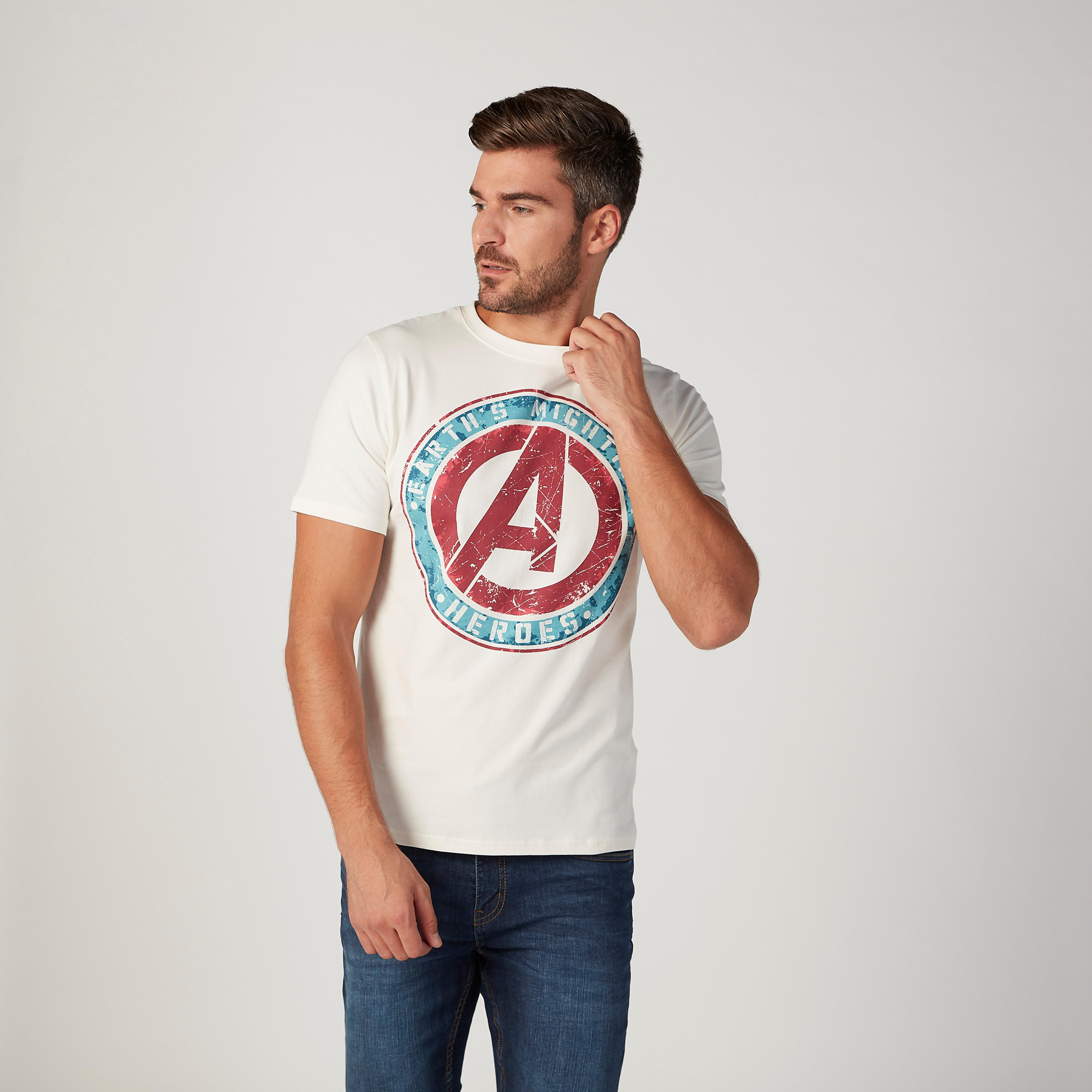 تيشيرت مستدام بياقة ضيّقة وأكمام قصيرة وطبعات أفينجرز-men-clothing-tshirtsandpolos-tshirts-image-1
