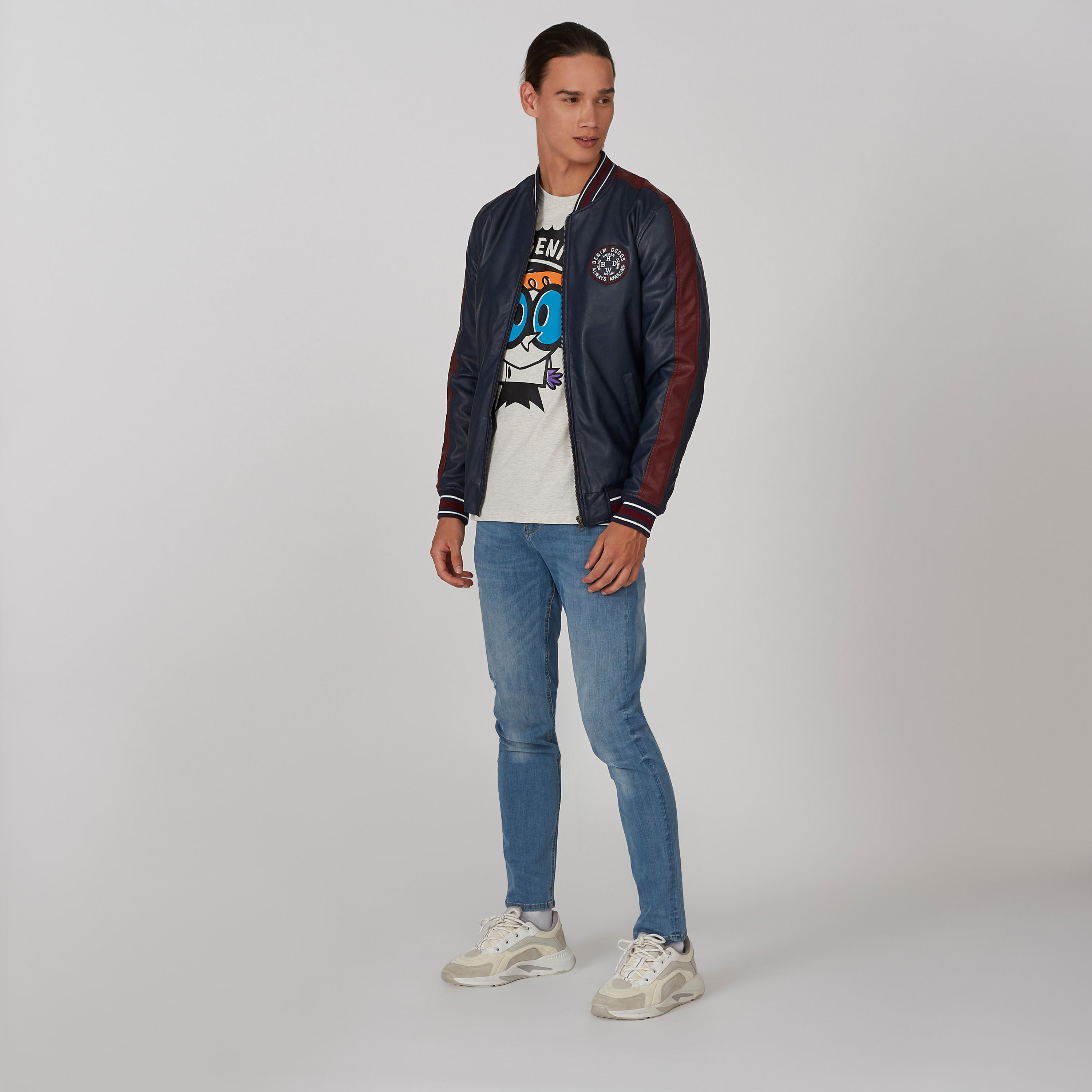 تيشيرت سليم بياقة ضيّقة وأكمام قصيرة وطبعات ديكستر-men-clothing-tshirtsandpolos-tshirts-image-3