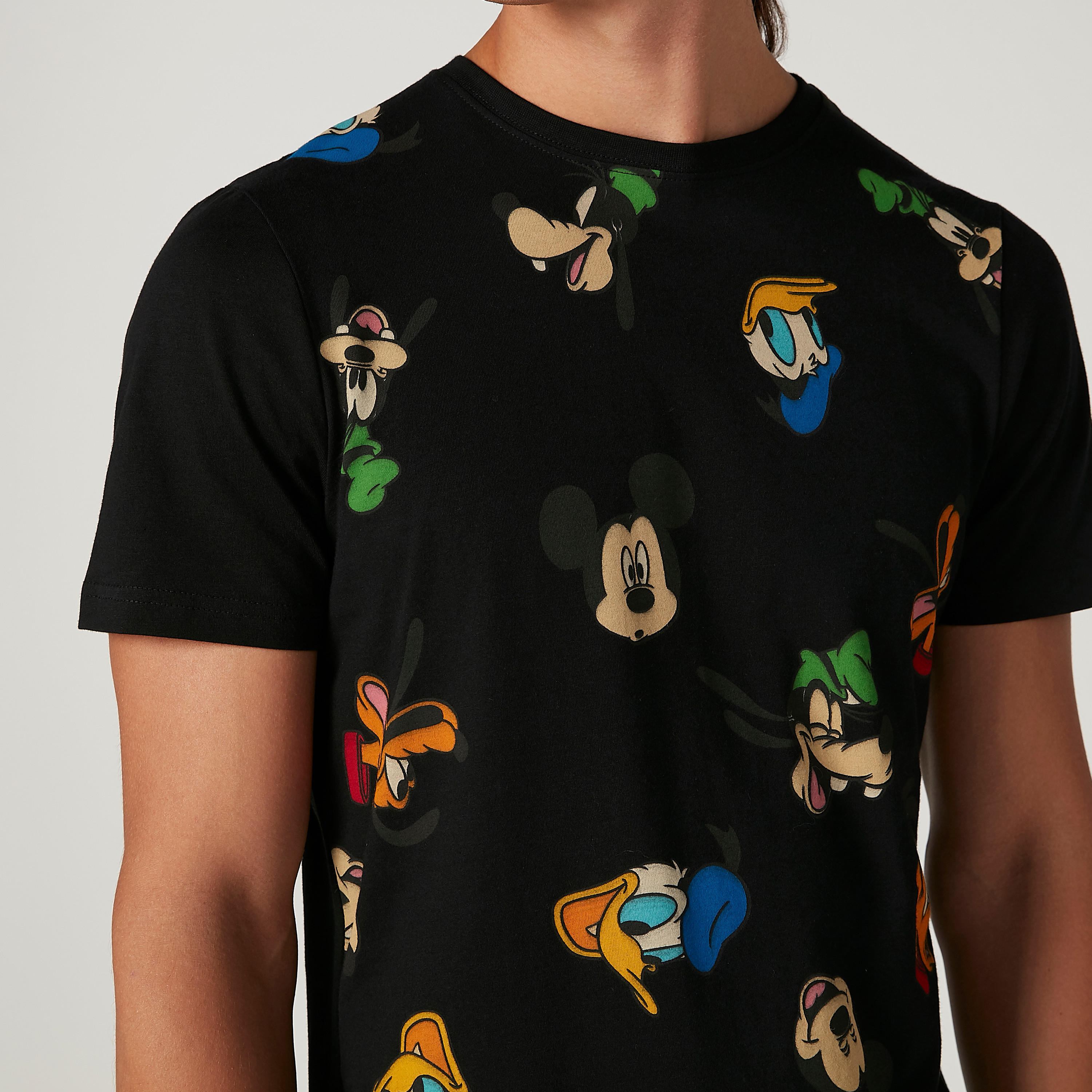 تيشيرت مستدام سليم بطبعات ميكي ماوس -men-clothing-tshirtsandpolos-tshirts-image-3