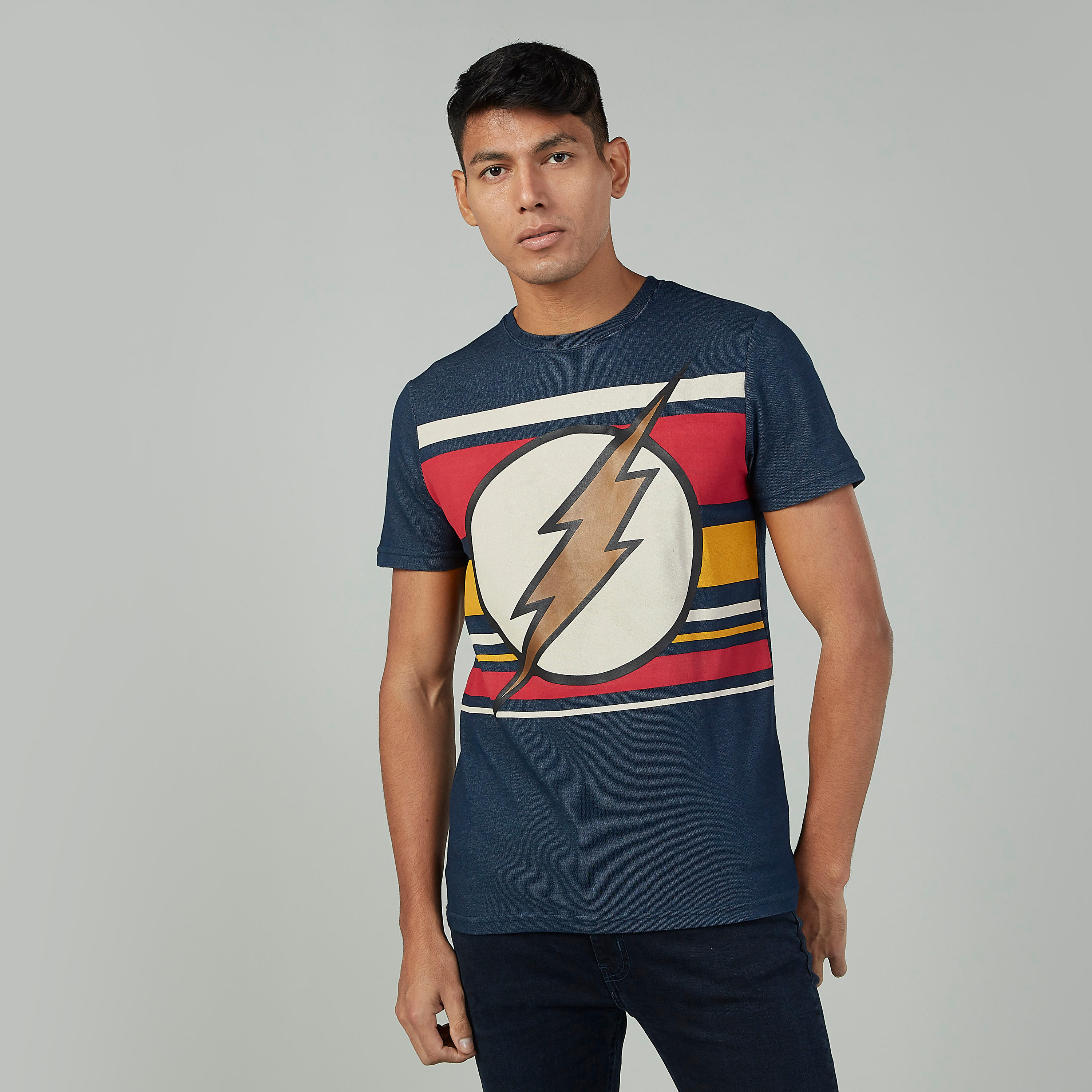 تيشيرت مستدام بياقة ضيقة وأكمام قصيرة بطبعات  -men-clothing-tshirtsandpolos-tshirts-image-1