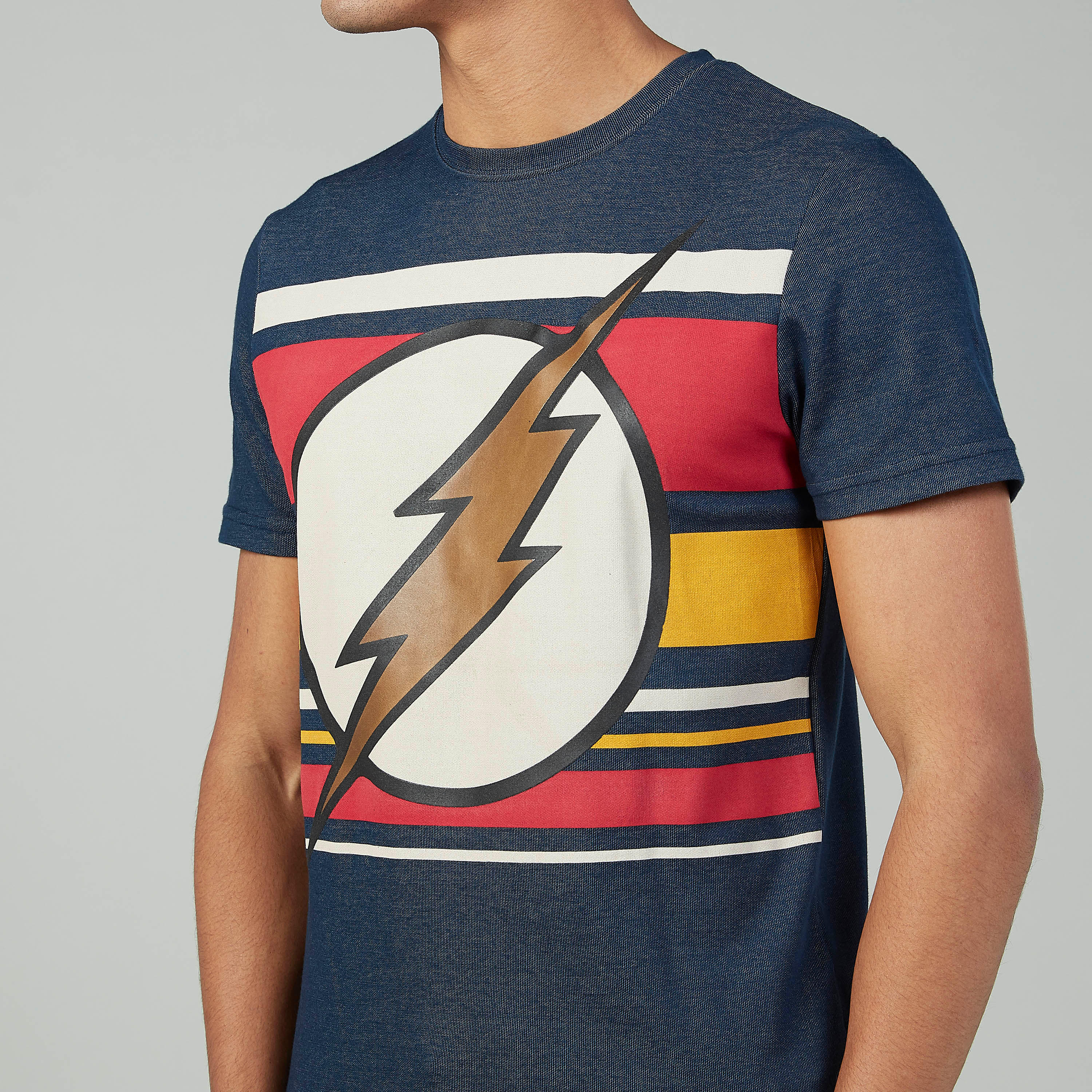 تيشيرت مستدام بياقة ضيقة وأكمام قصيرة بطبعات  -men-clothing-tshirtsandpolos-tshirts-image-3