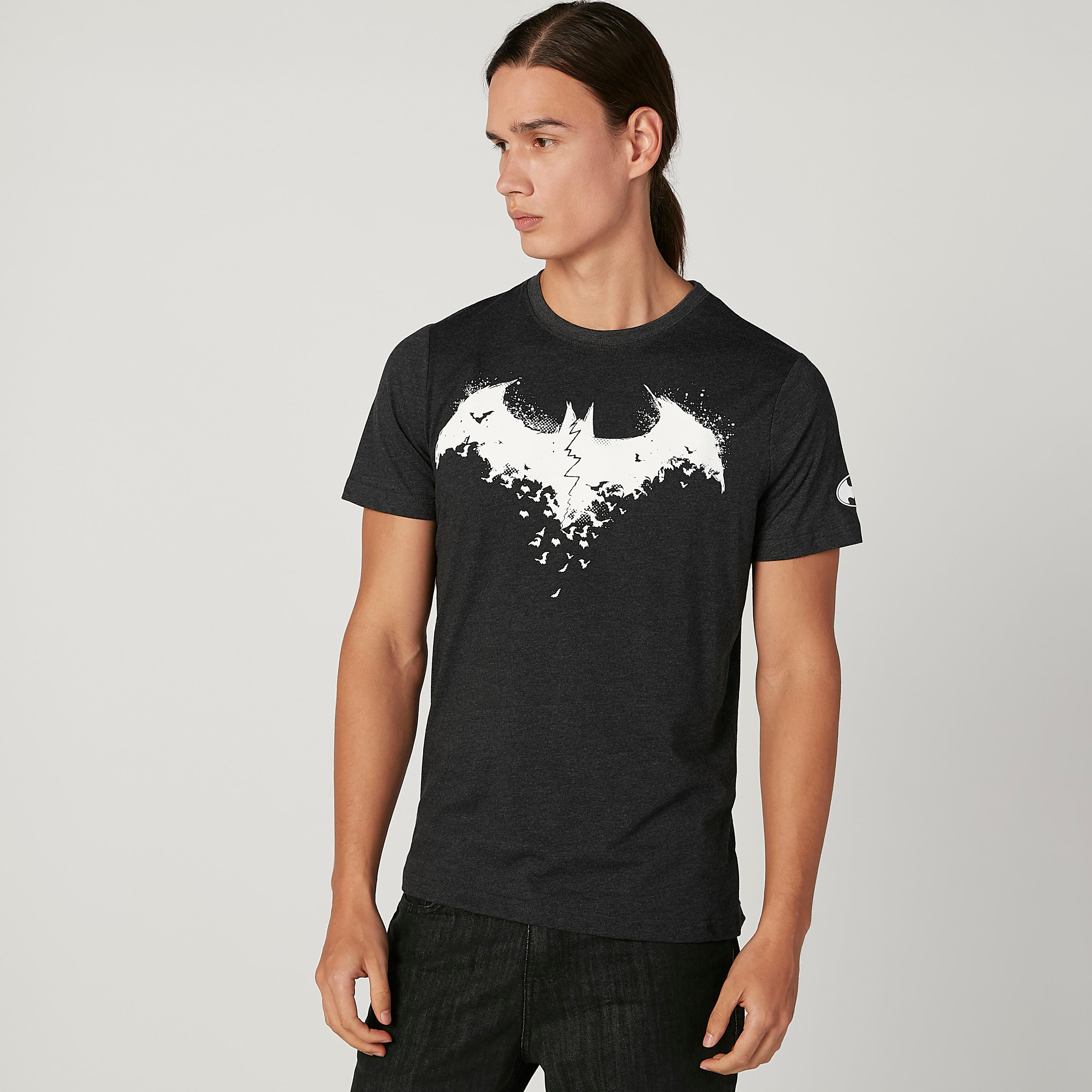 تيشيرت مستدام سليم بياقة ضيّقة وطبعات باتمان -men-clothing-tshirtsandpolos-tshirts-image-4
