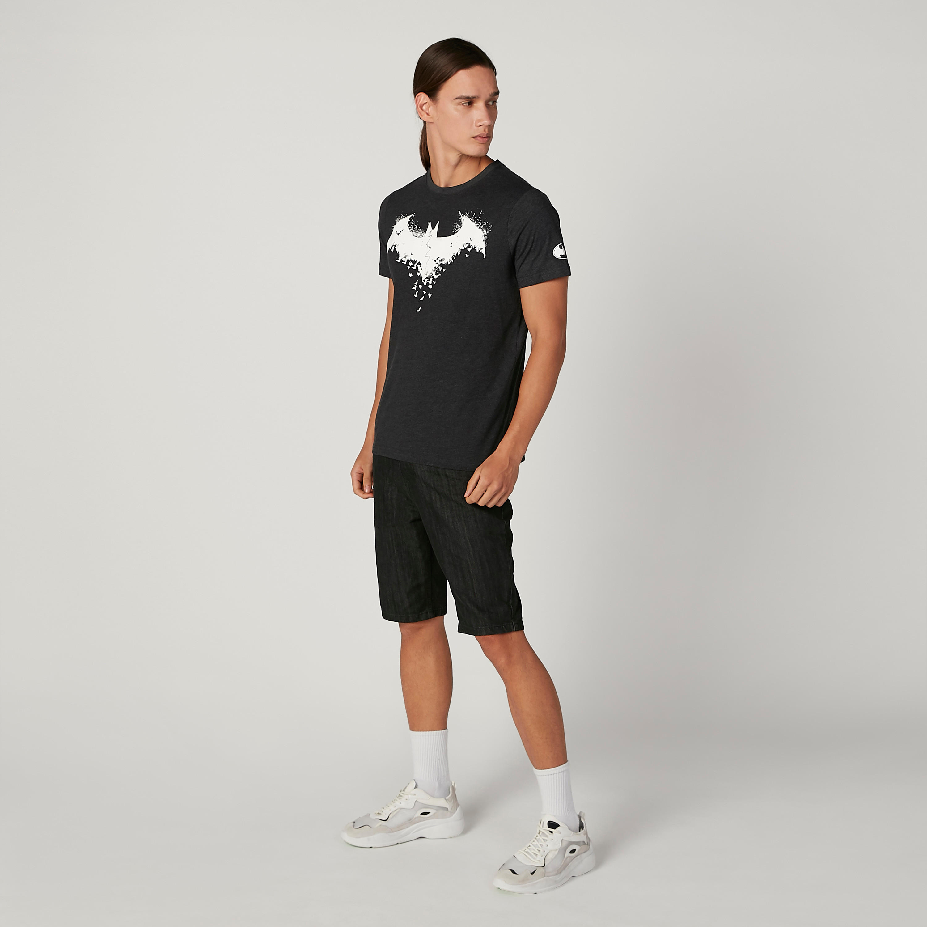 تيشيرت مستدام سليم بياقة ضيّقة وطبعات باتمان -men-clothing-tshirtsandpolos-tshirts-image-3
