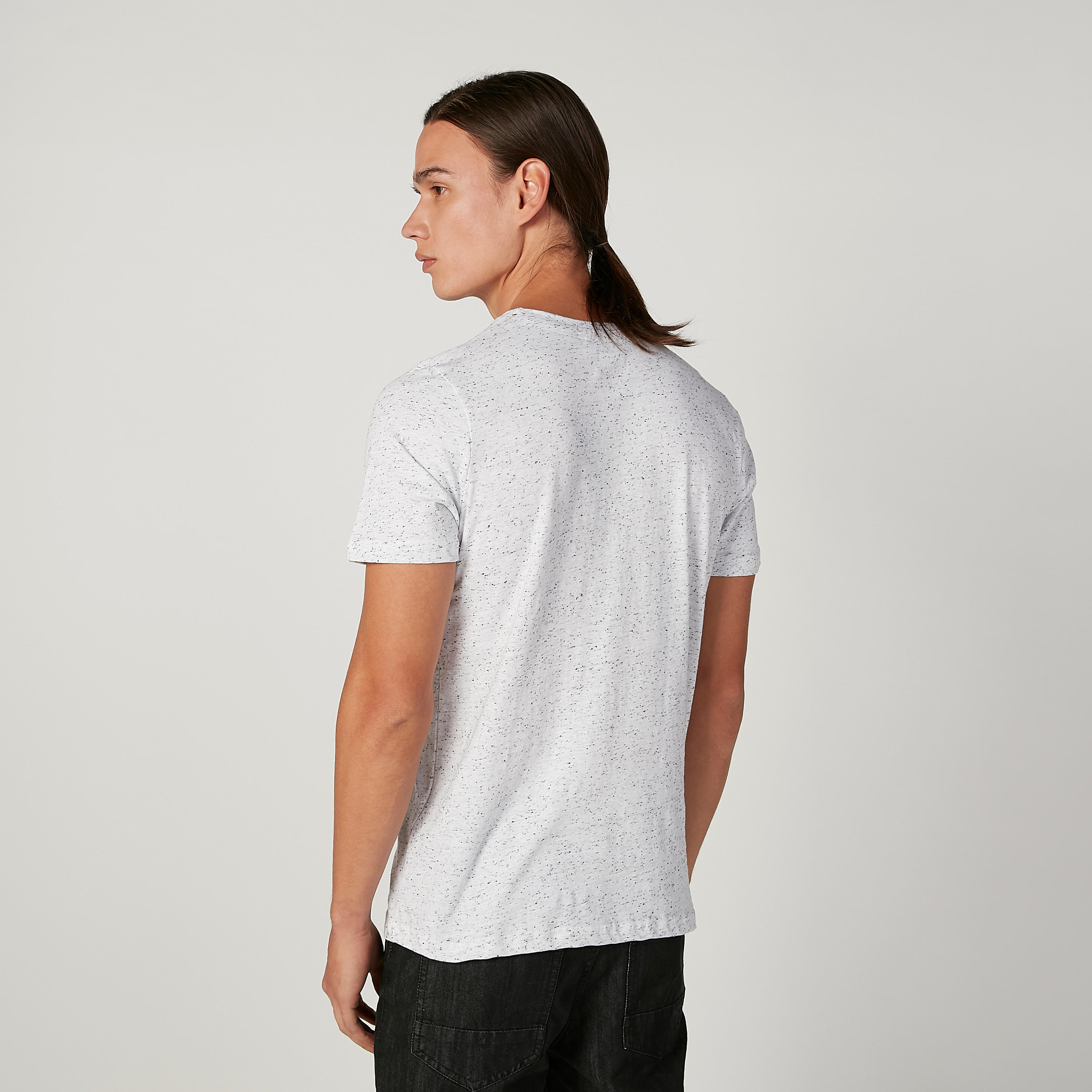 تيشيرت مستدام سليم بياقة ضيّقة وطبعات ميكي ماوس -men-clothing-tshirtsandpolos-tshirts-image-4