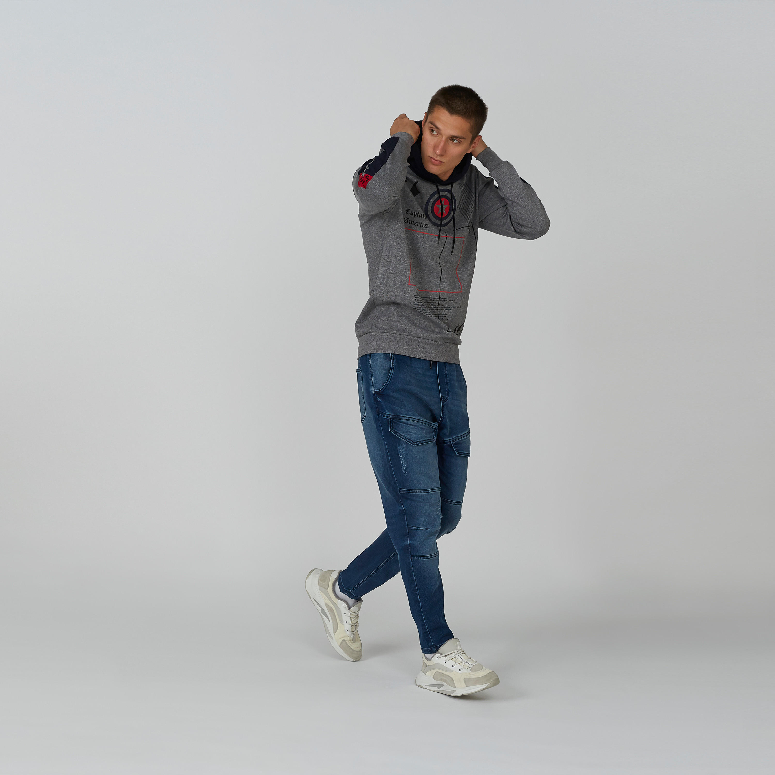سويت شيرت مستدام بقبّعة وطبعات كابتن أمريكا -men-winterwear-hoodiesandsweatshirts-image-4