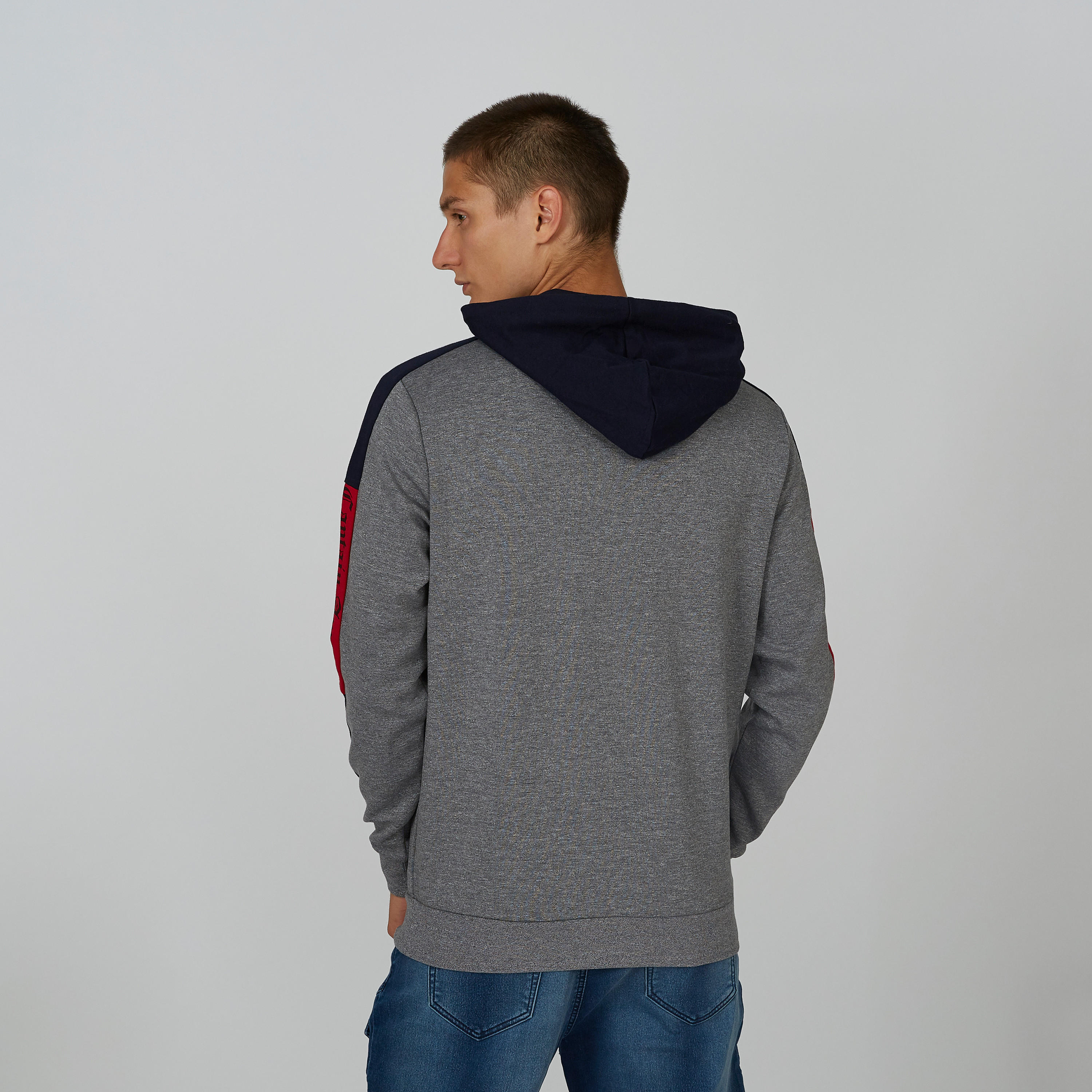 سويت شيرت مستدام بقبّعة وطبعات كابتن أمريكا -men-winterwear-hoodiesandsweatshirts-image-3