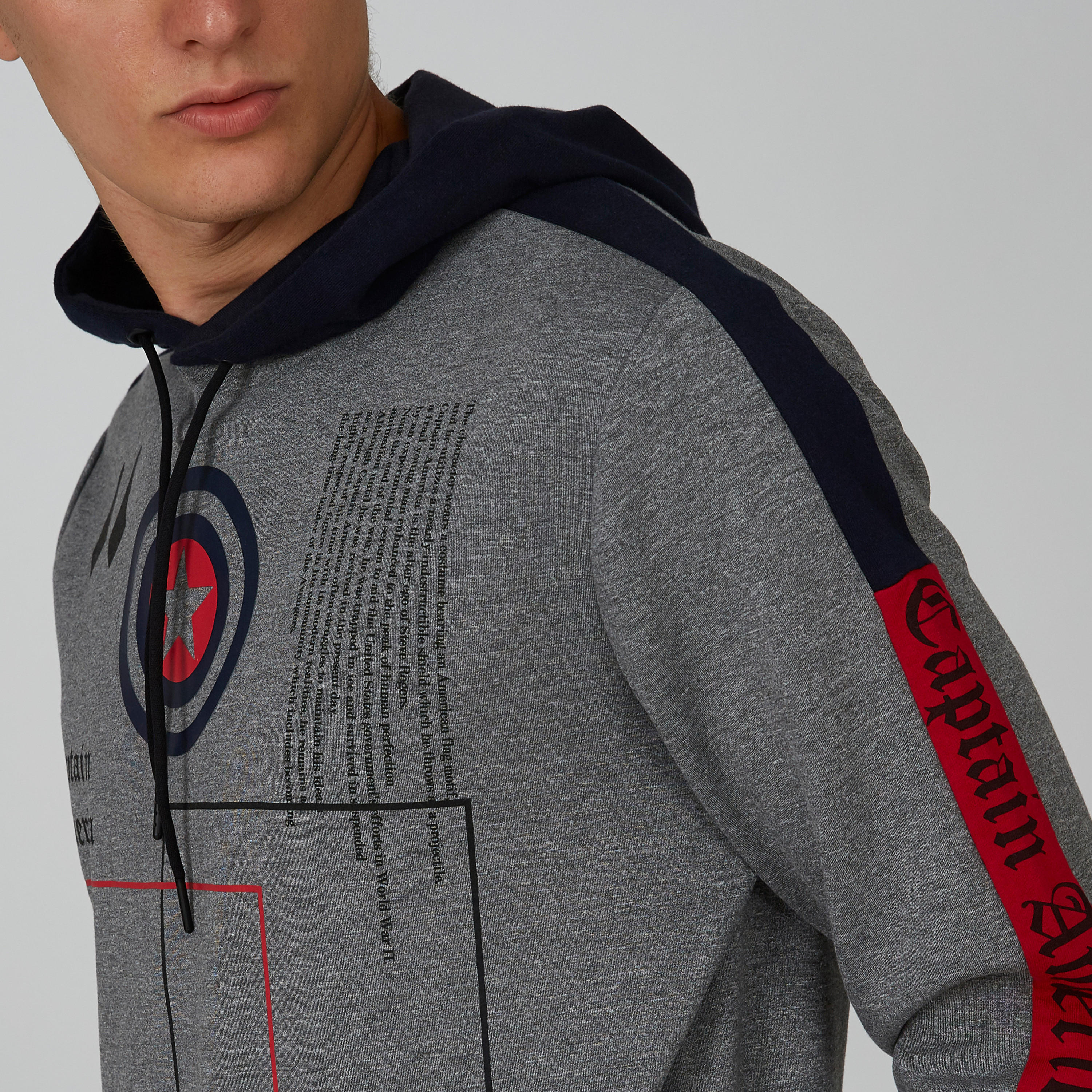 سويت شيرت مستدام بقبّعة وطبعات كابتن أمريكا -men-winterwear-hoodiesandsweatshirts-image-1