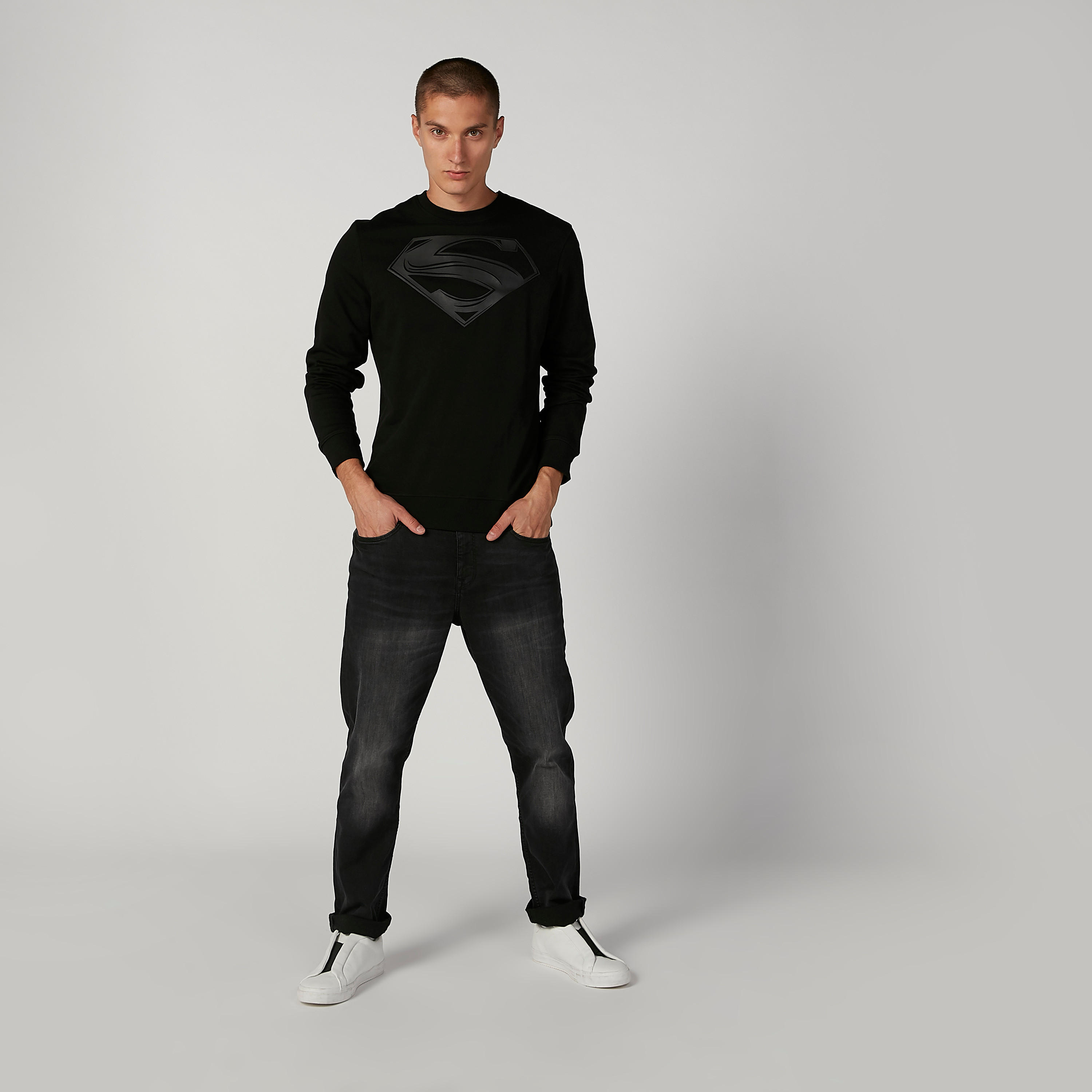 كنزة مستدامة بياقة مستديرة وأكمام طويلة وطبعات سوبرمان -men-winterwear-hoodiesandsweatshirts-image-4