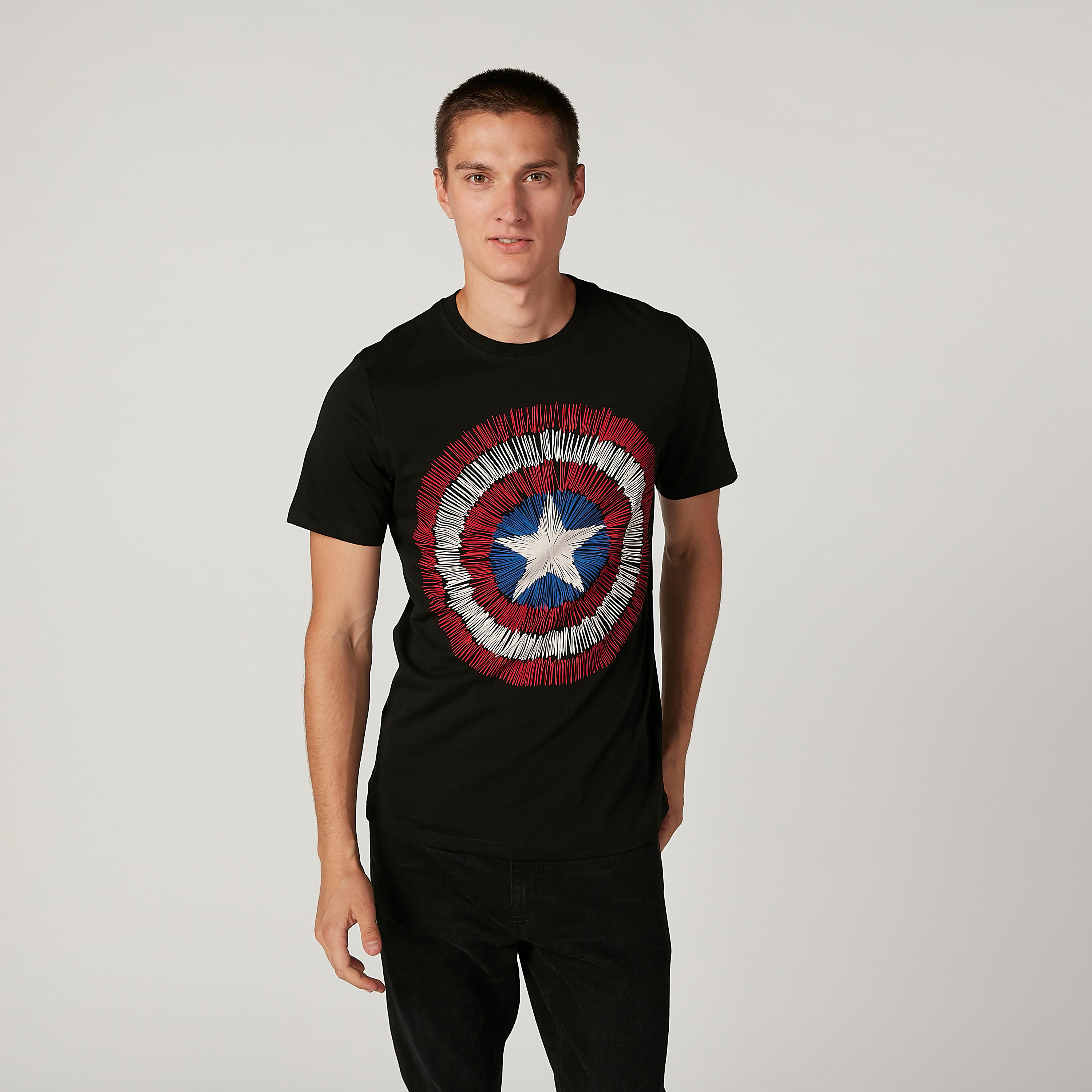 تيشيرت مستدام سليم بياقة ضيّقة وطبعات كابتن أمريكا -men-clothing-tshirtsandpolos-tshirts-image-1
