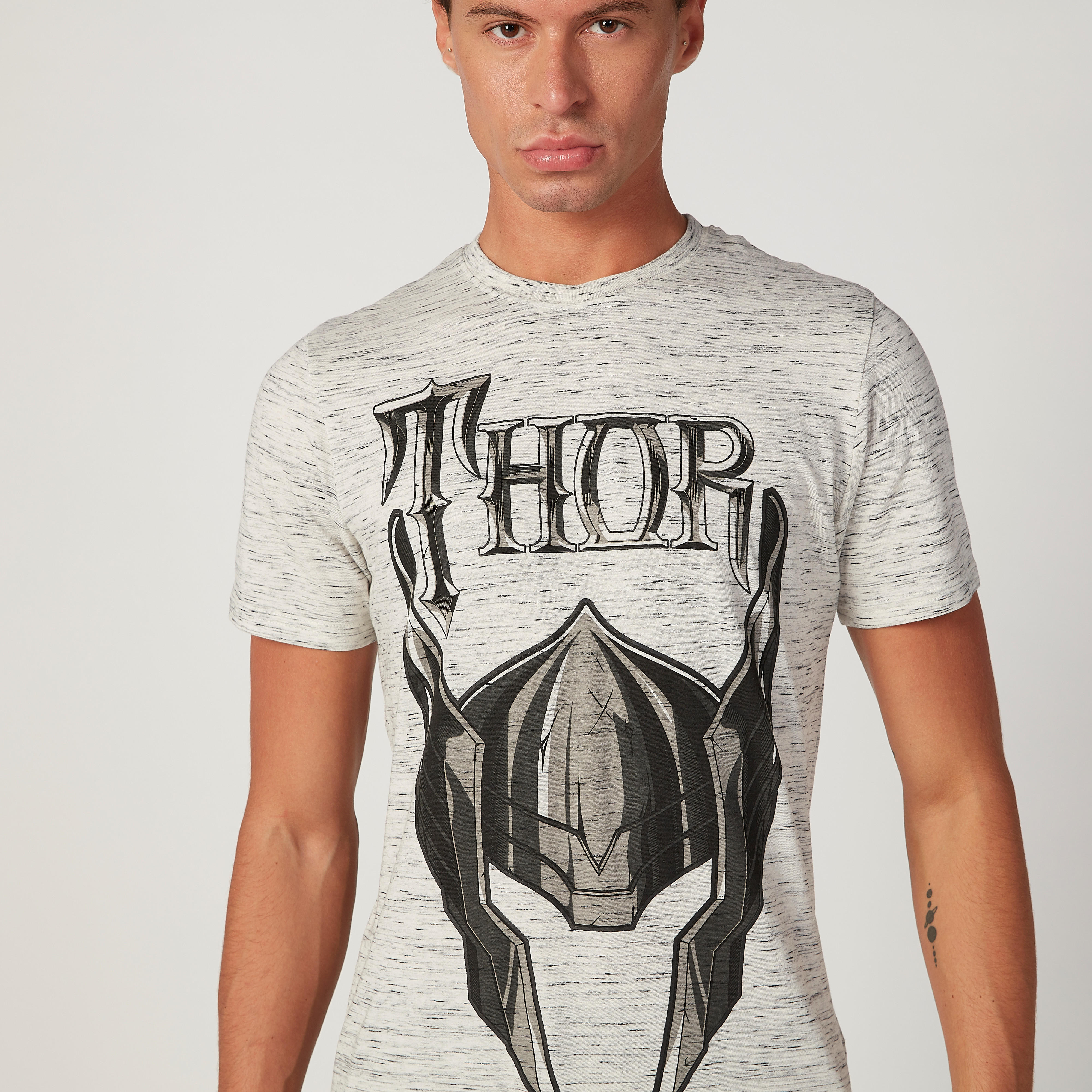 تيشيرت مستدام سليم فيت بياقة ضيّقة وطبعات ثور -men-clothing-tshirtsandpolos-tshirts-image-2