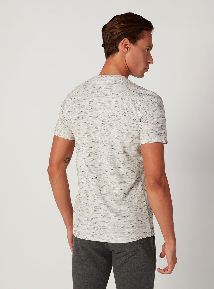 تيشيرت مستدام سليم فيت بياقة ضيّقة وطبعات ثور -men-clothing-tshirtsandpolos-tshirts-image-1