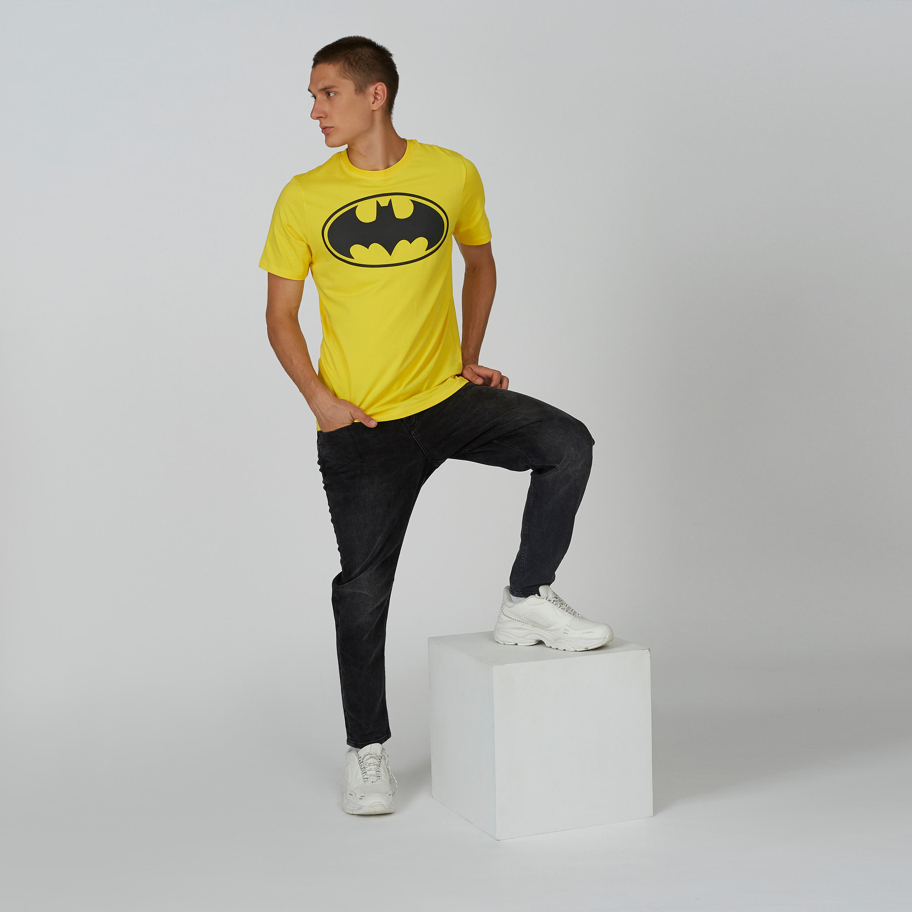 تيشيرت مستدام سليم بياقة ضيّقة وطبعات باتمان -men-clothing-tshirtsandpolos-tshirts-image-5