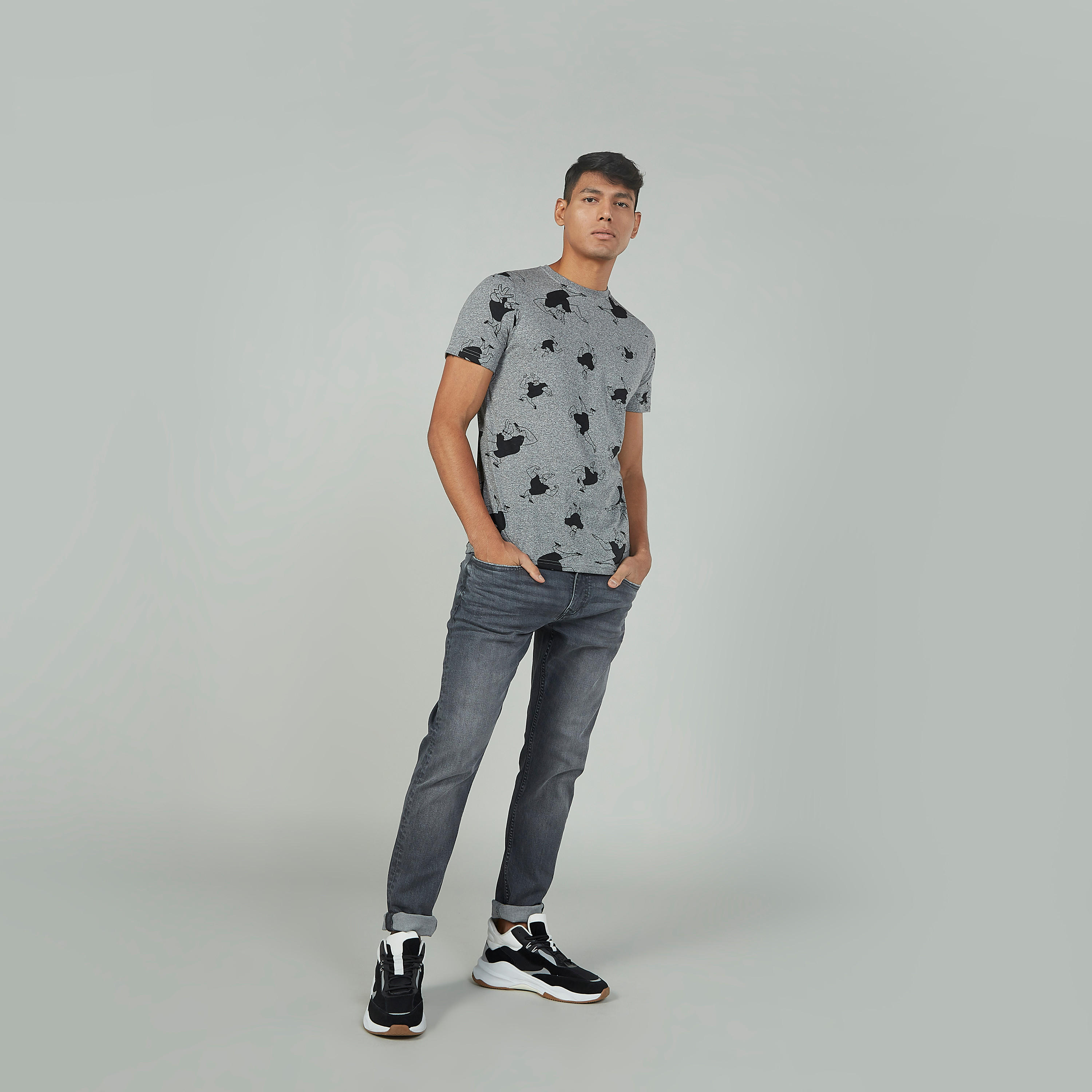 تيشيرت مستدام سليم بياقة ضيّقة وأكمام قصيرة وطبعات  -men-clothing-tshirtsandpolos-tshirts-image-2