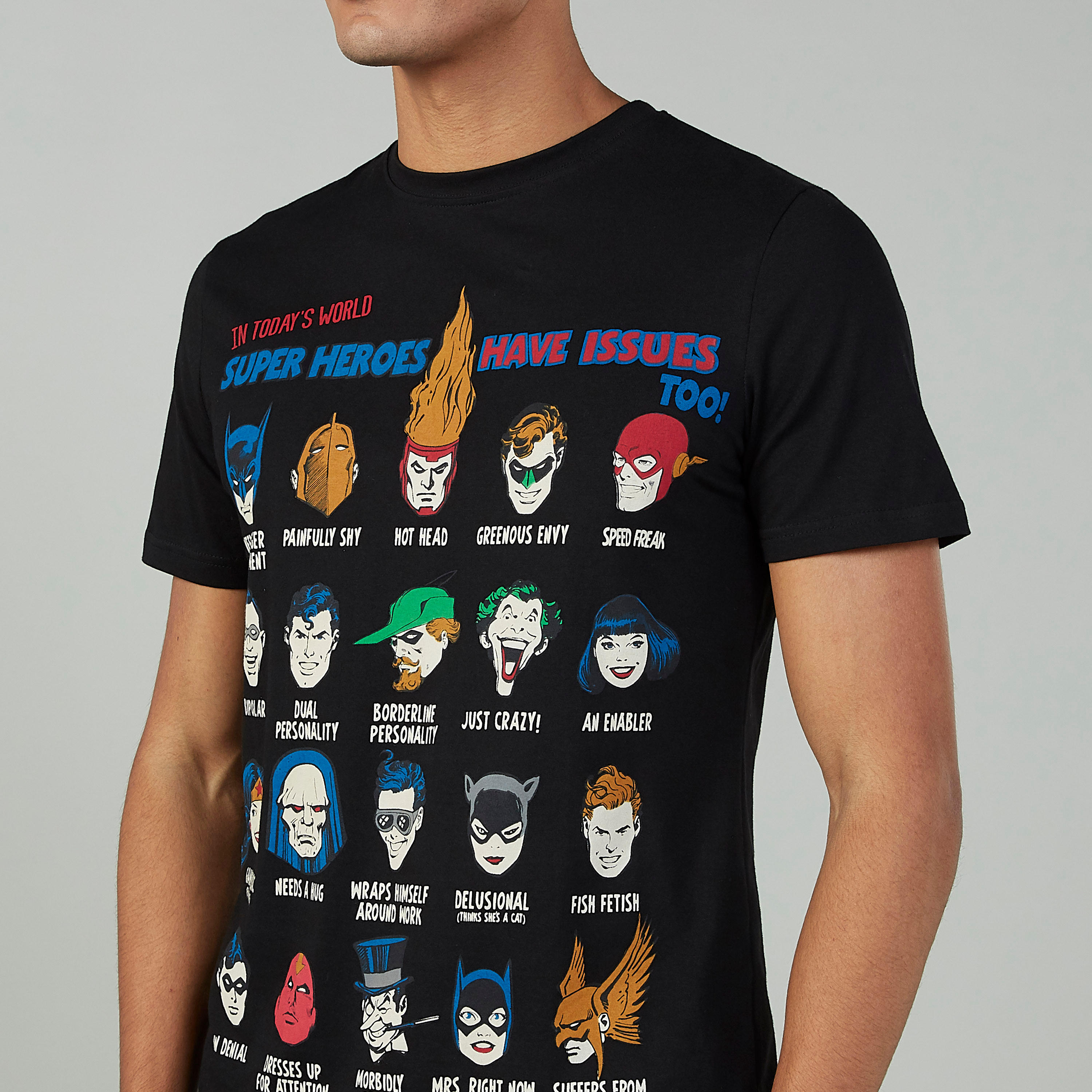 تيشيرت مستدام سليم بياقة ضيقة وأكمام قصيرة بطبعات جاستيس ليج -men-clothing-tshirtsandpolos-tshirts-image-3