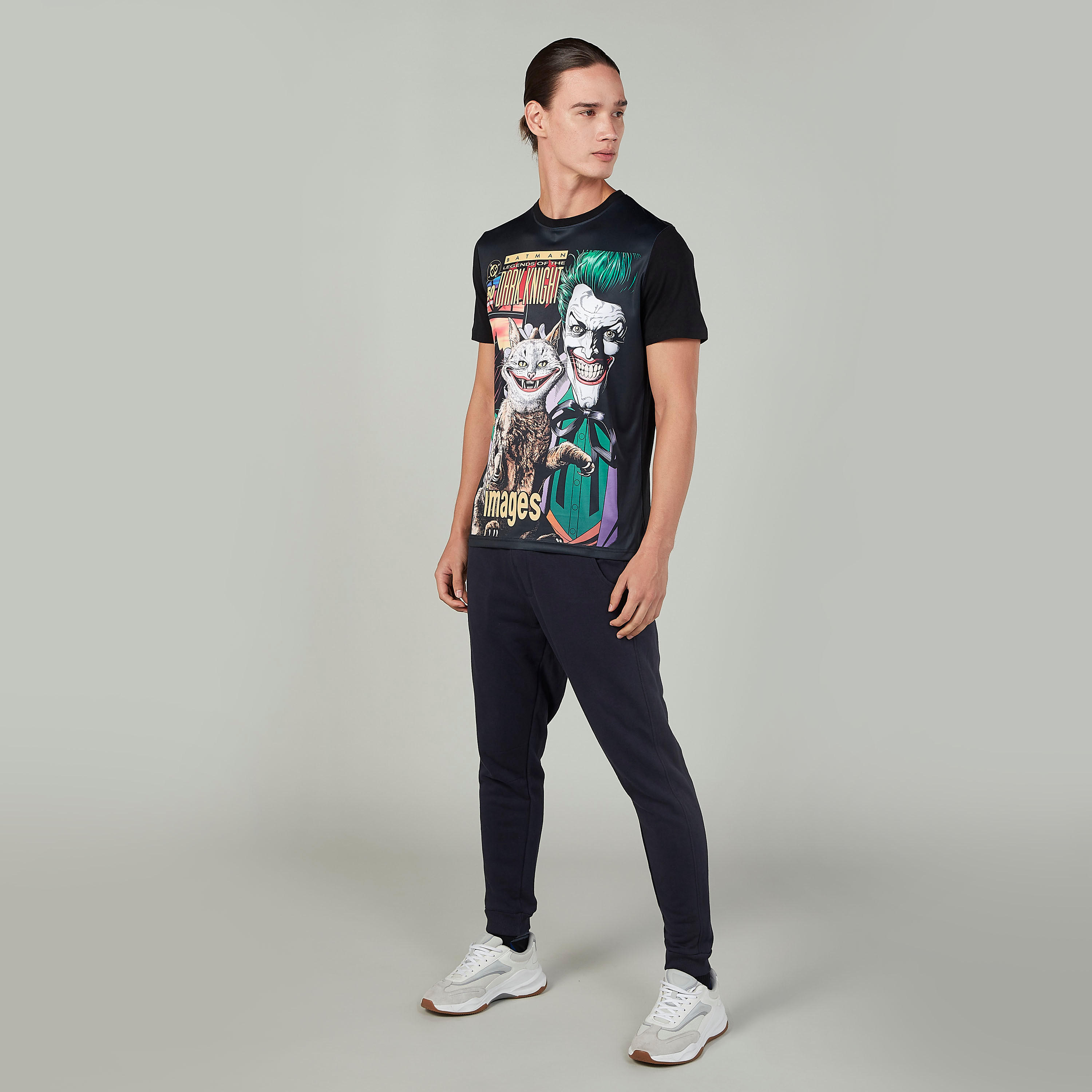 تيشيرت مستدام سليم بياقة ضيّقة وطبعات ذا دارك نايت-men-clothing-tshirtsandpolos-tshirts-image-2