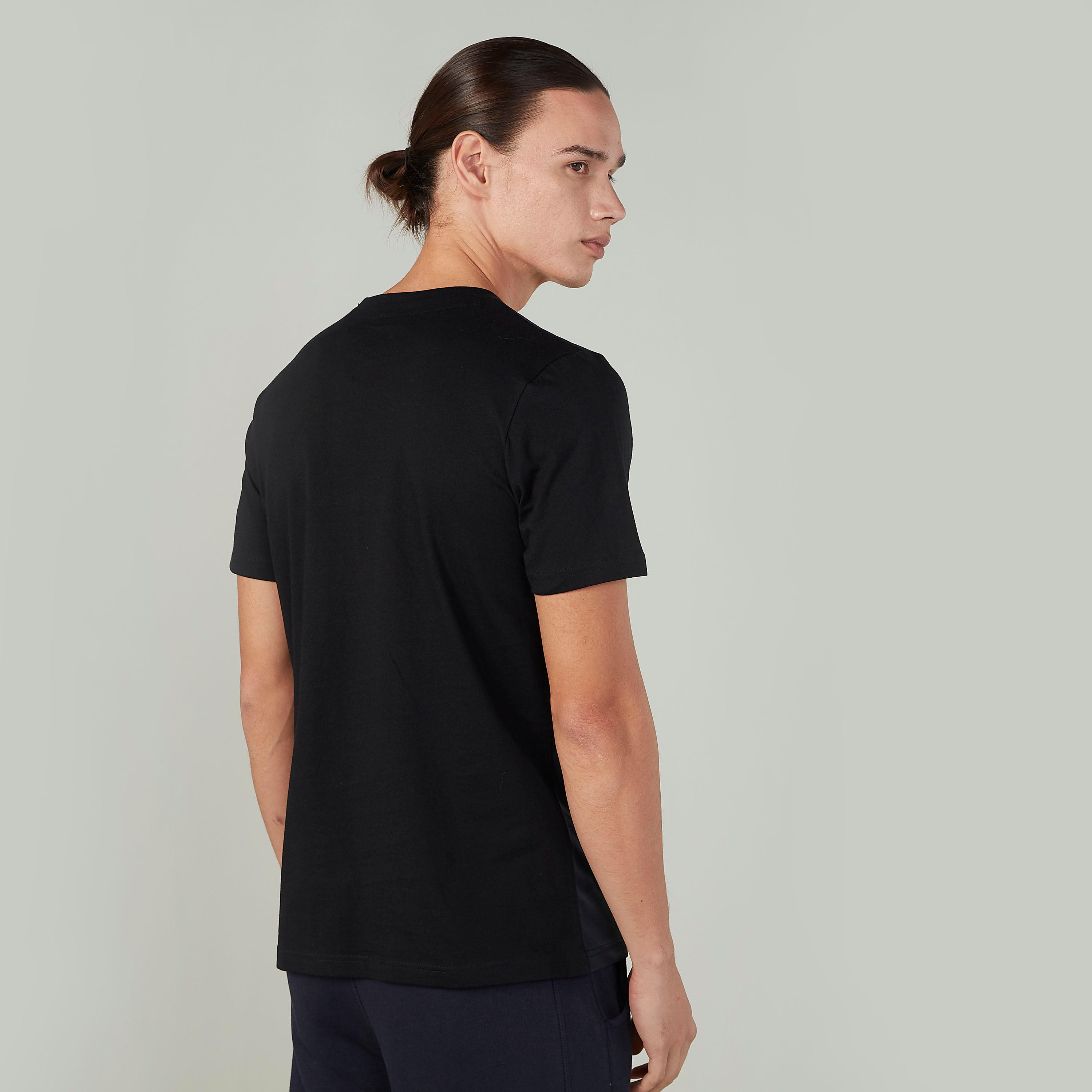 تيشيرت مستدام سليم بياقة ضيّقة وطبعات ذا دارك نايت-men-clothing-tshirtsandpolos-tshirts-image-4
