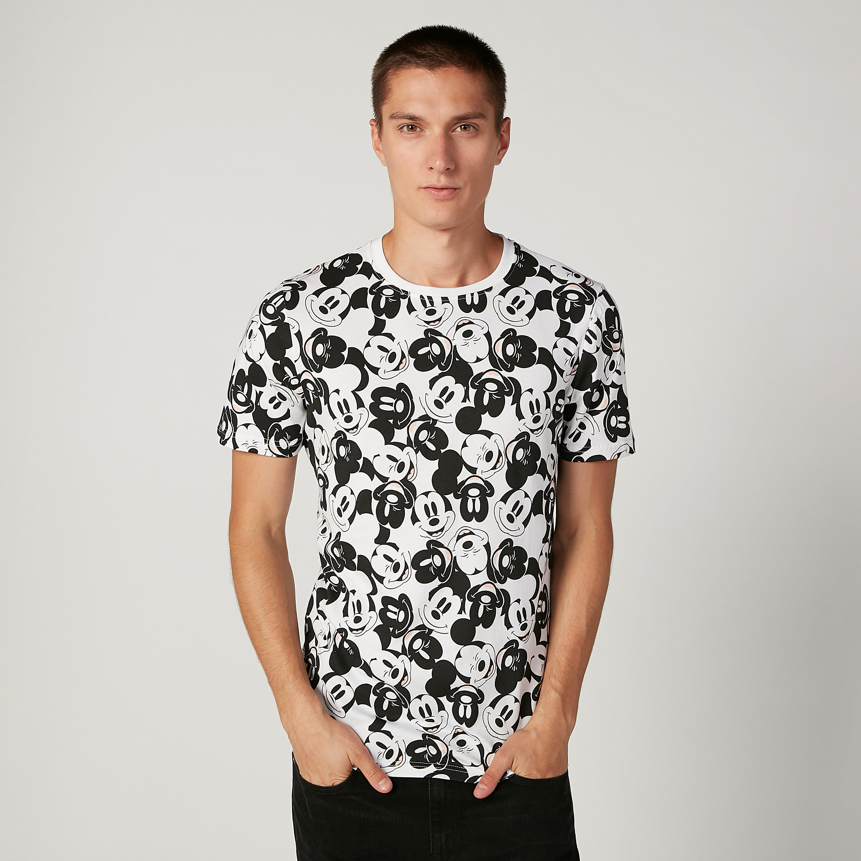 تيشيرت مستدام سليم بياقة ضيّقة وطبعات ميكي ماوس -men-clothing-tshirtsandpolos-tshirts-image-1