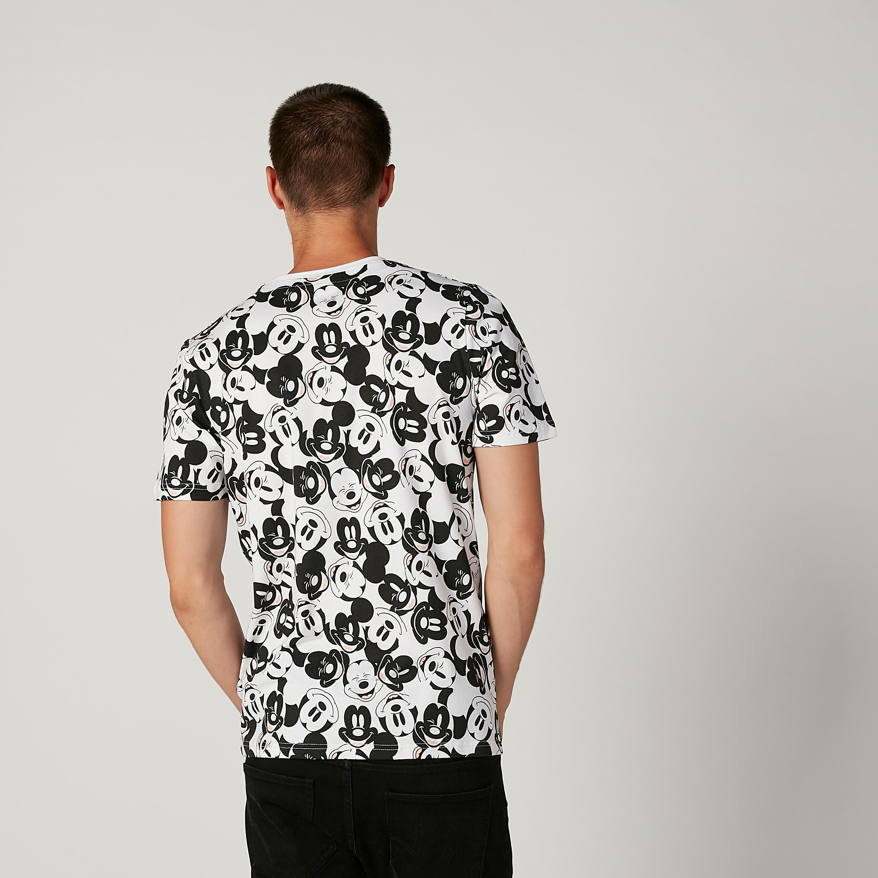 تيشيرت مستدام سليم بياقة ضيّقة وطبعات ميكي ماوس -men-clothing-tshirtsandpolos-tshirts-image-4