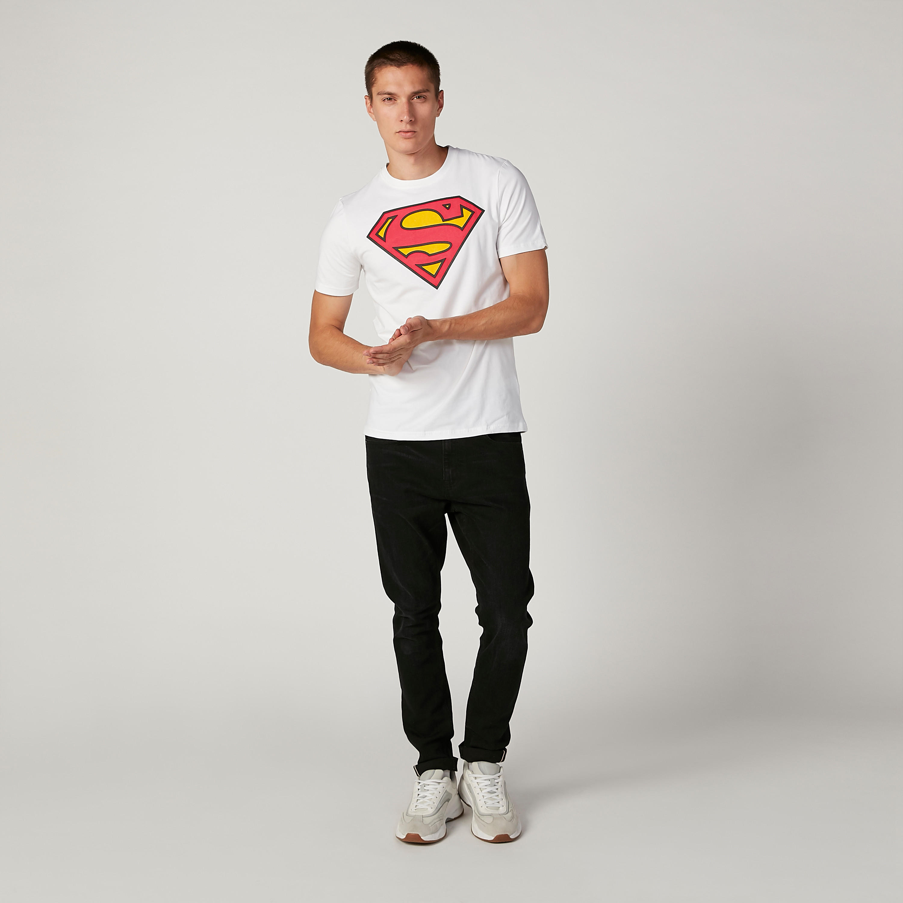 تيشيرت مستدام سليم وياقة ضيّقة وطبعات سوبرمان-men-clothing-tshirtsandpolos-tshirts-image-2