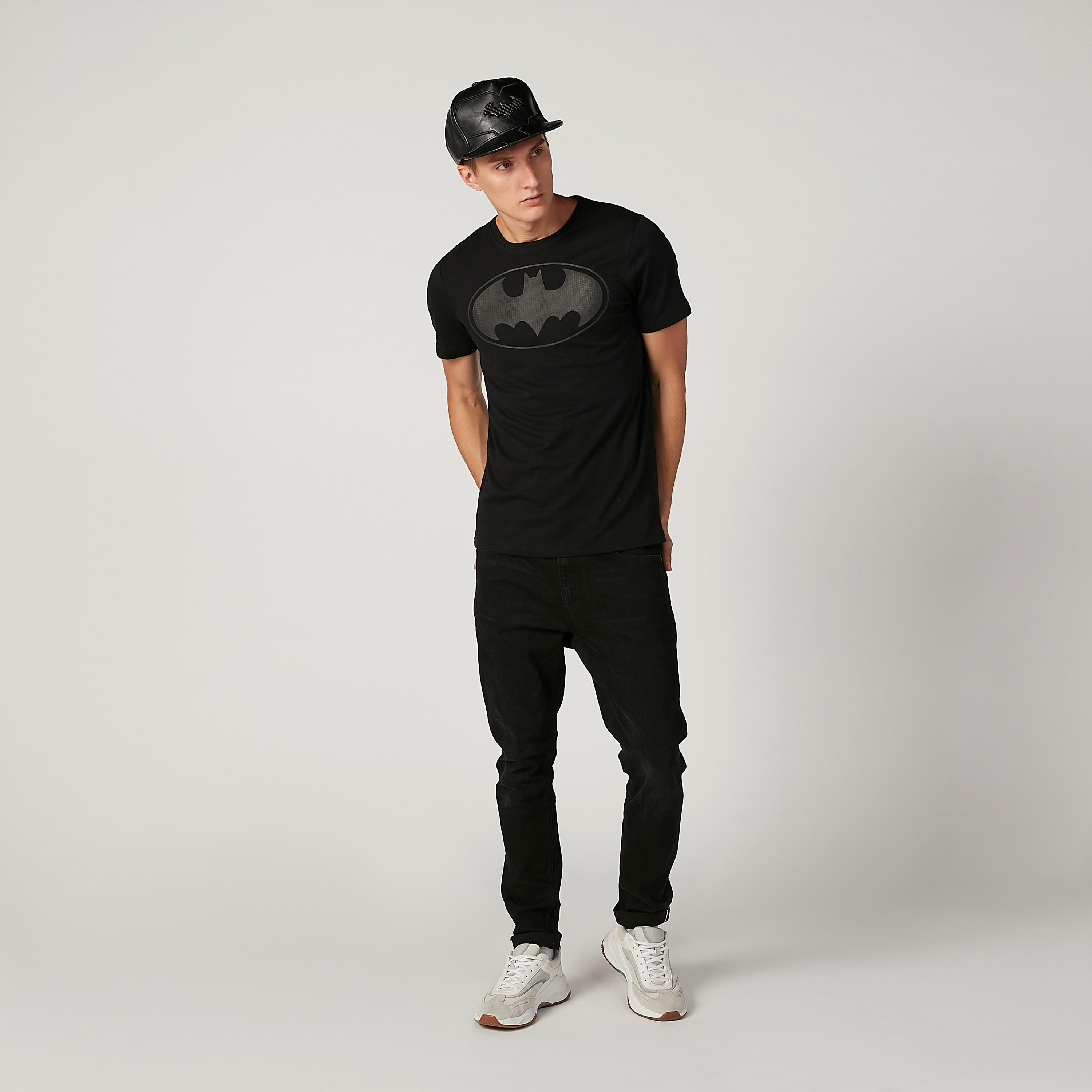 تيشيرت مستدام سليم بياقة ضيّقة وطبعات باتمان-men-clothing-tshirtsandpolos-tshirts-image-2