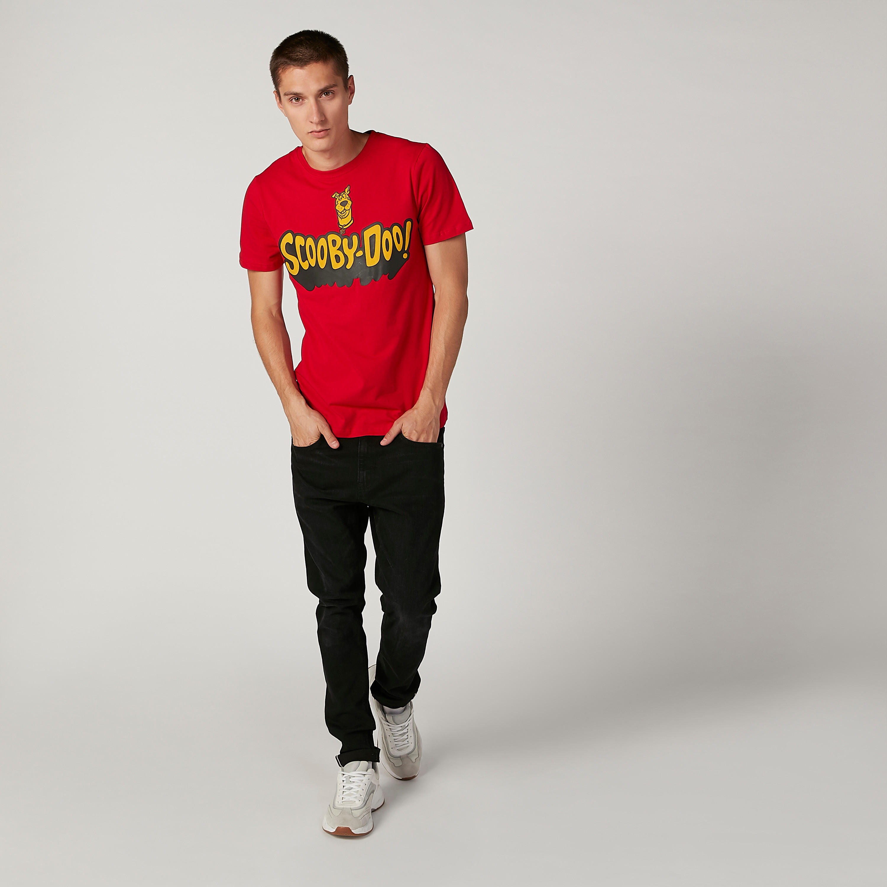 تيشيرت مستدام بأكمام قصيرة وياقة ضيقة وطبعات سكوبي دوو -men-clothing-tshirtsandpolos-tshirts-image-2