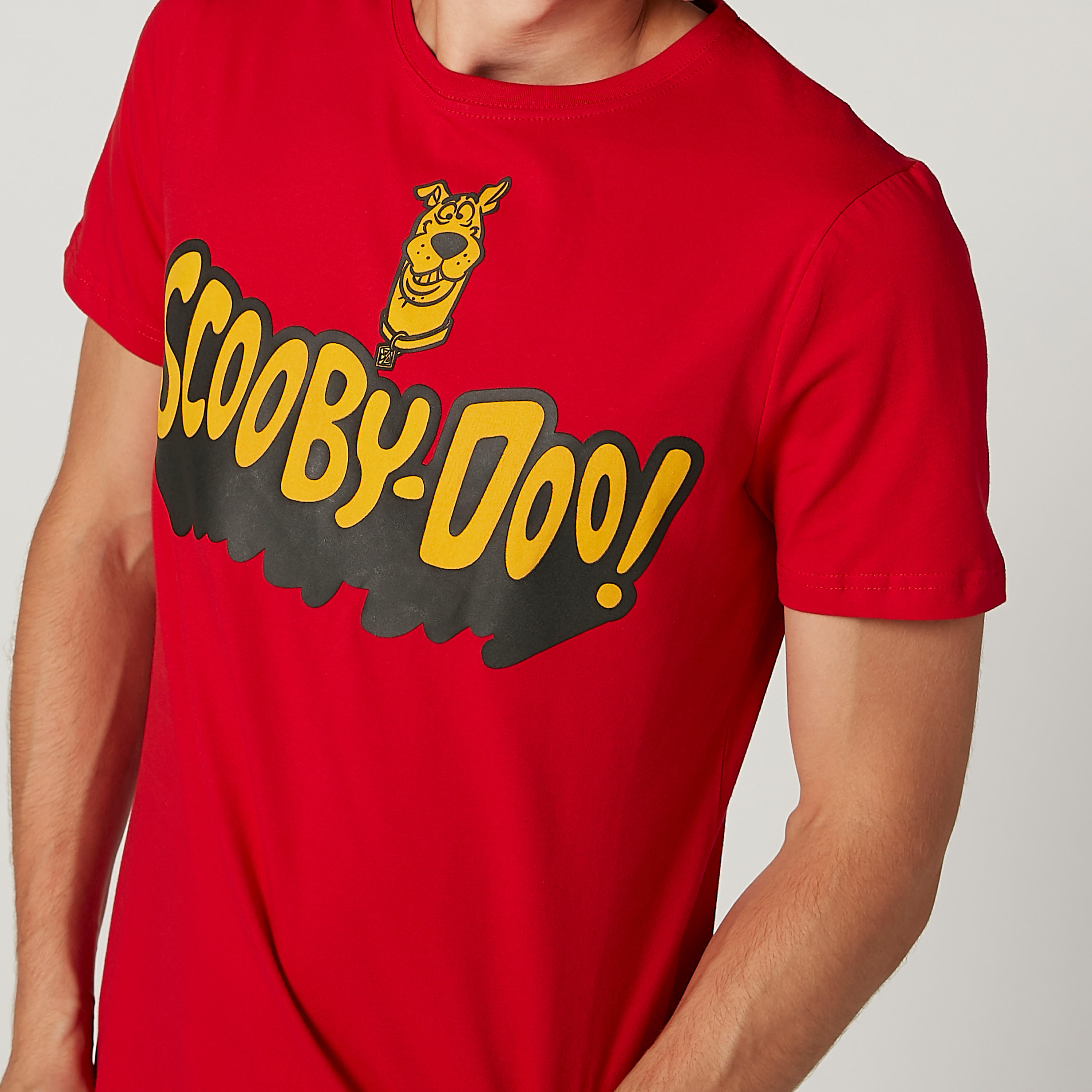 تيشيرت مستدام بأكمام قصيرة وياقة ضيقة وطبعات سكوبي دوو -men-clothing-tshirtsandpolos-tshirts-image-3