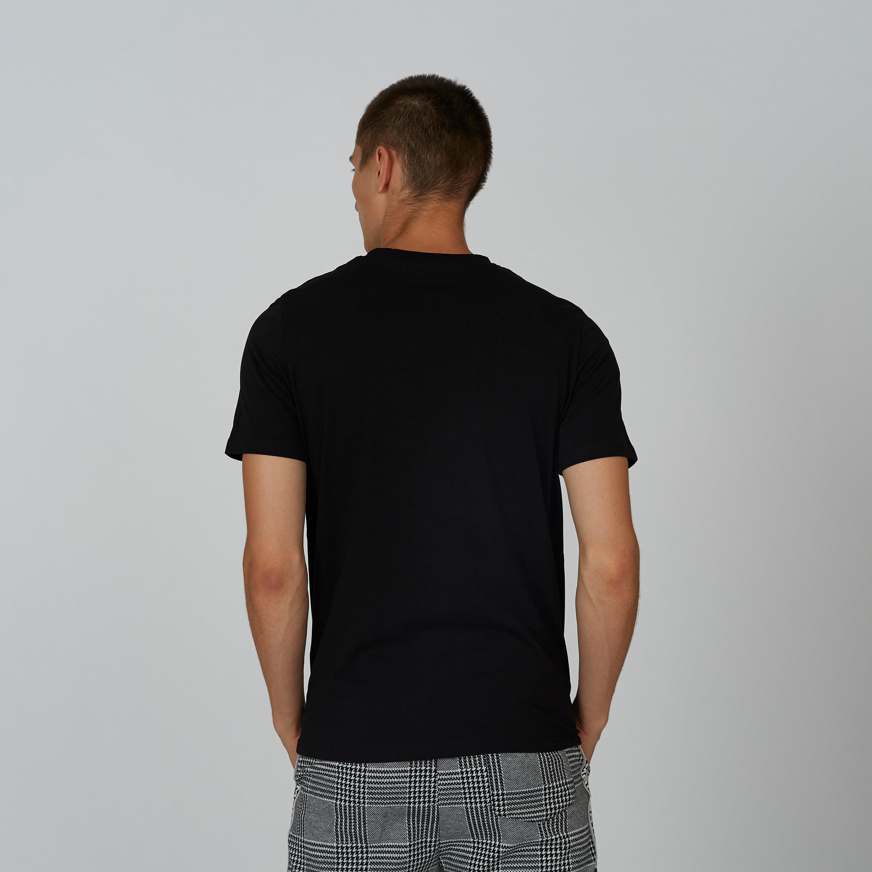 تيشيرت مستدام سليم بياقة ضيّقة وطبعات سمايلي وورلد -men-clothing-tshirtsandpolos-tshirts-image-2