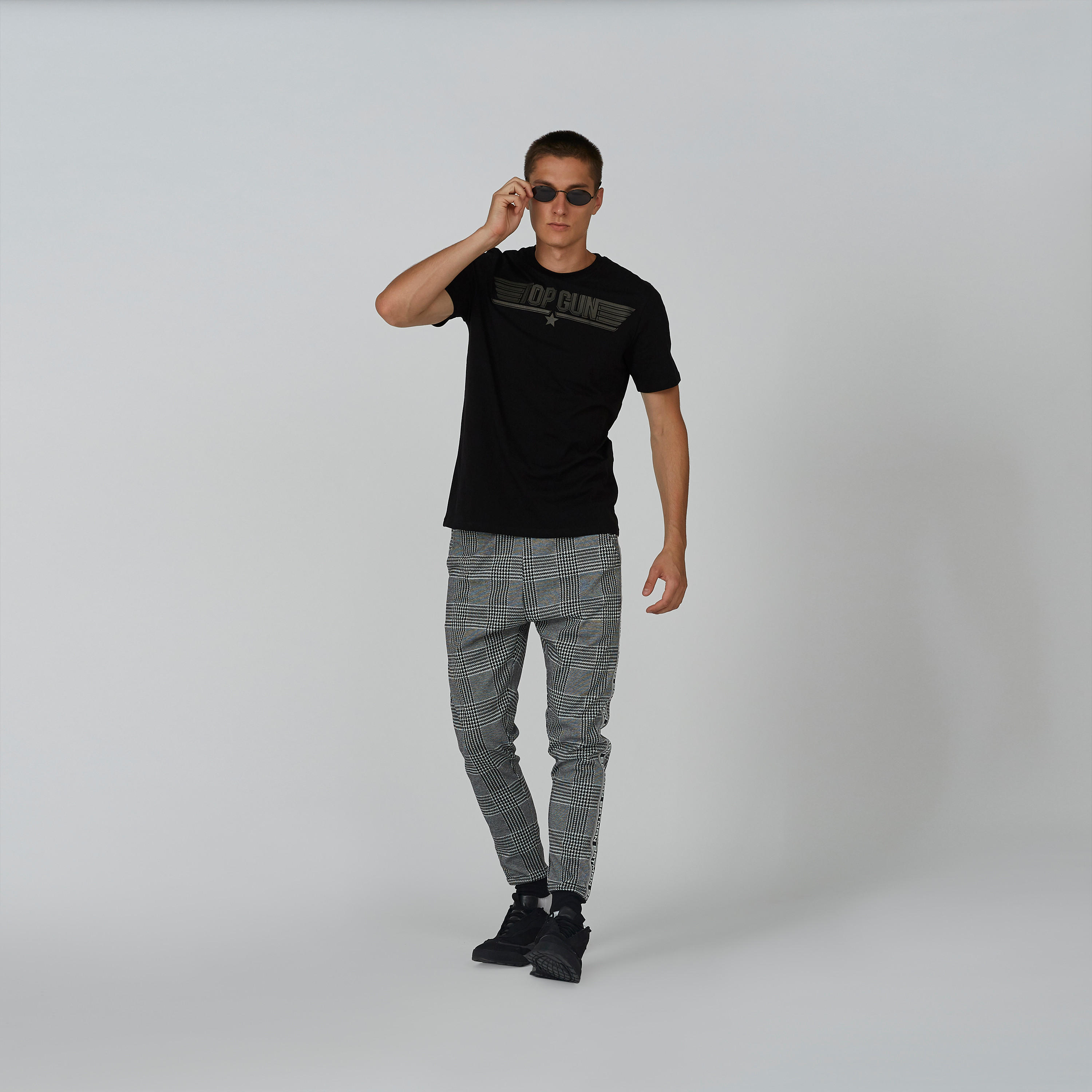 تيشيرت مستدام سليم بياقة ضيّقة وطبعات سمايلي وورلد -men-clothing-tshirtsandpolos-tshirts-image-5