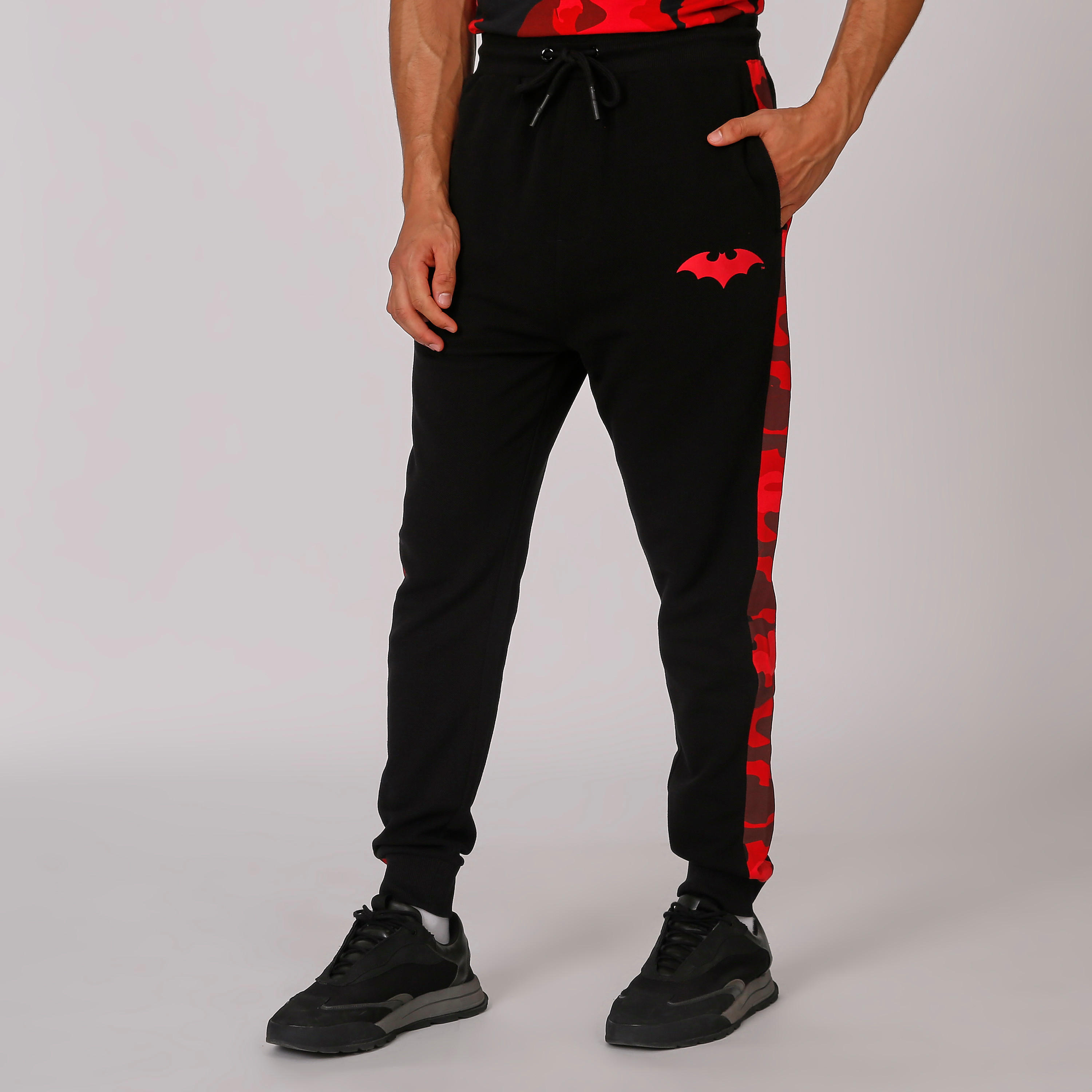 بنطلون رياضي مستدام بطبعات باتمان -men-clothing-bottoms-joggers-image-1