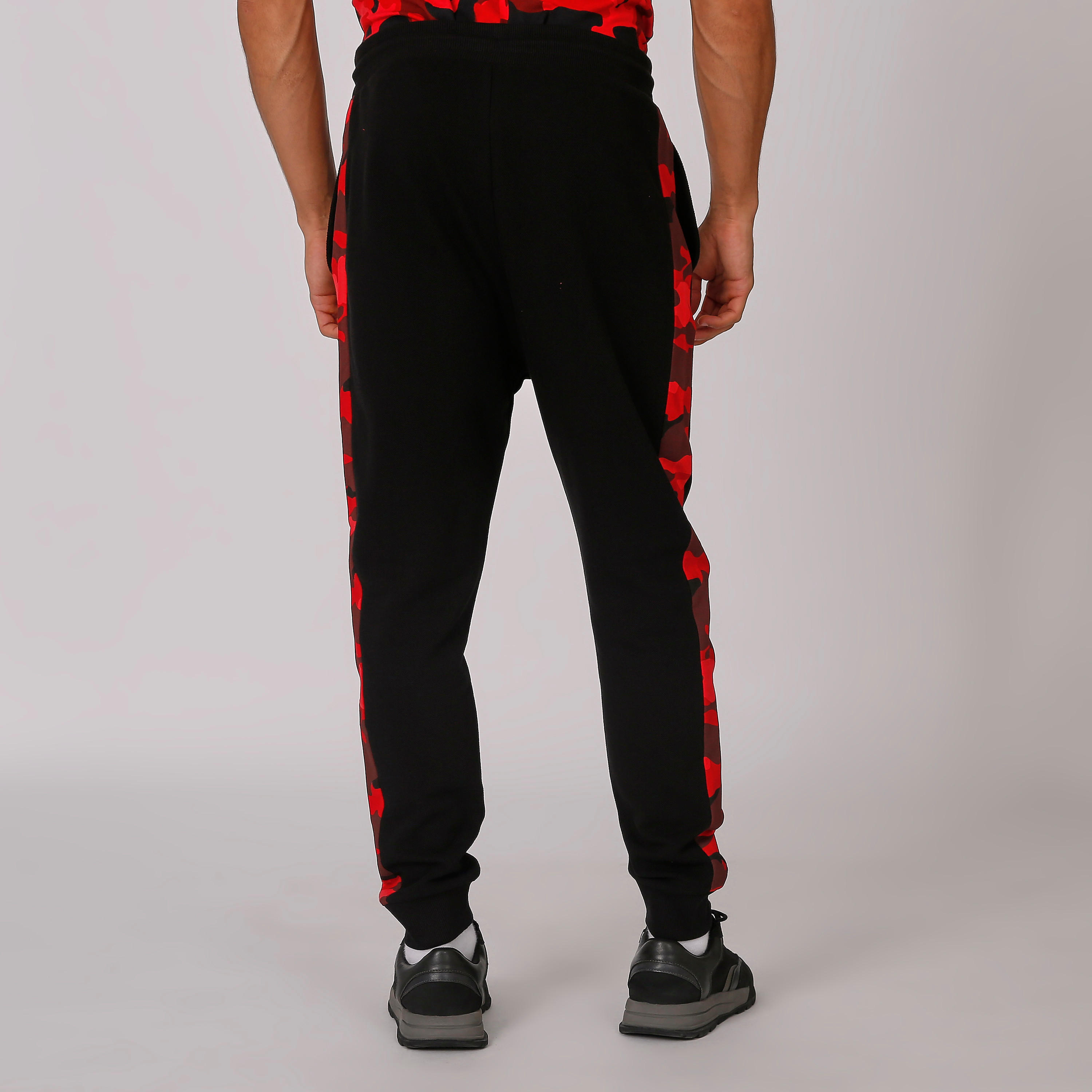 بنطلون رياضي مستدام بطبعات باتمان -men-clothing-bottoms-joggers-image-2