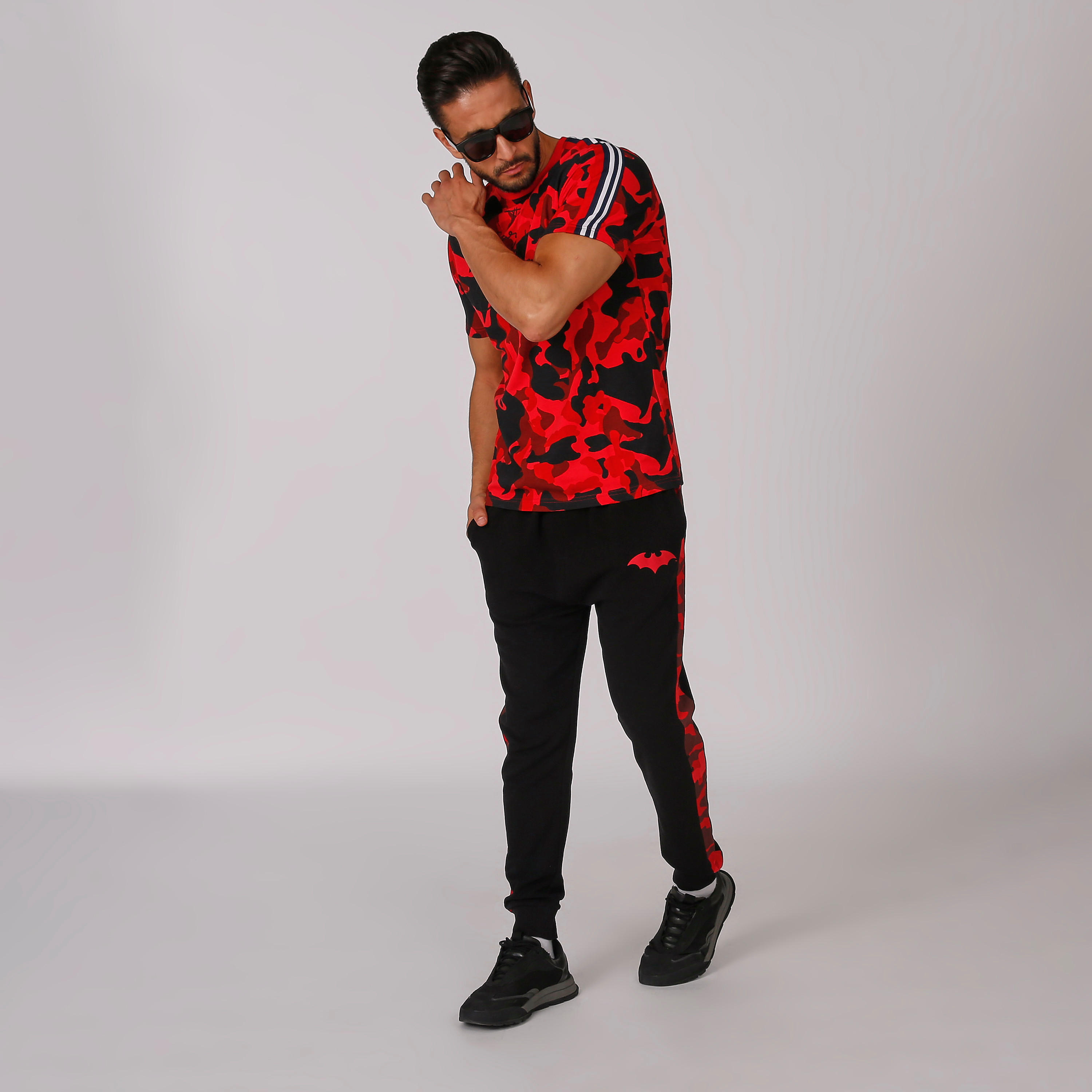 بنطلون رياضي مستدام بطبعات باتمان -men-clothing-bottoms-joggers-image-4