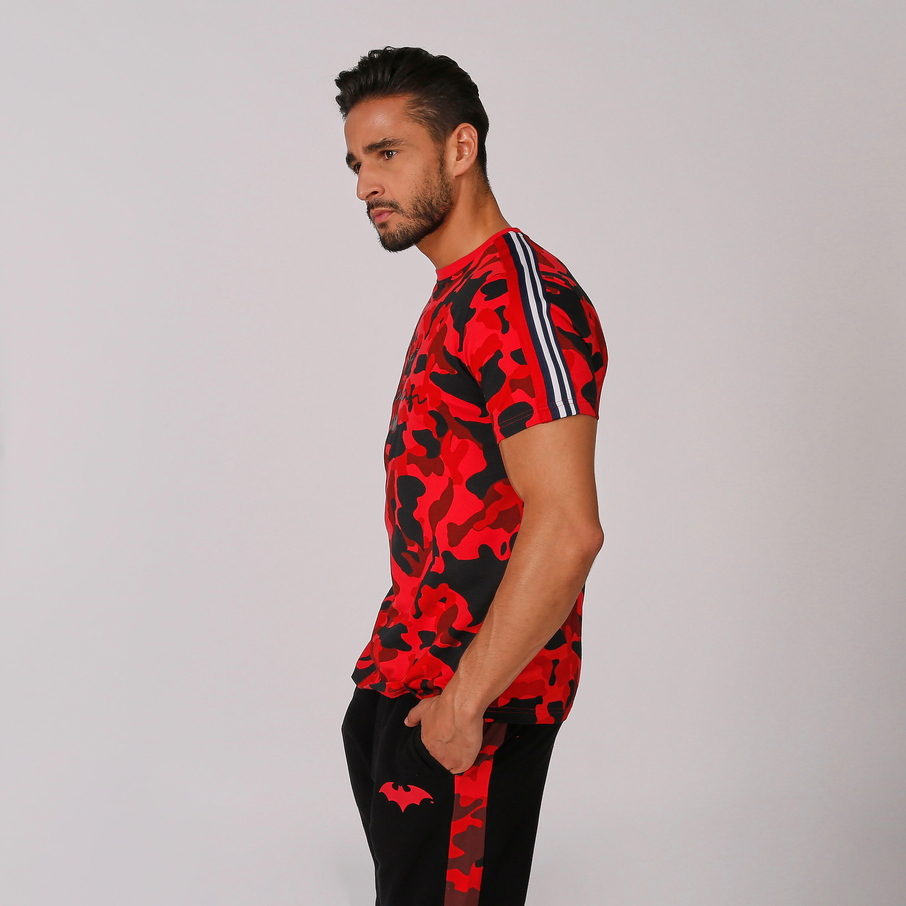 Slim Fit Sustainable Batman Printed with Short Sleeves-men-clothing-tshirtsandpolos-tshirts-image-5