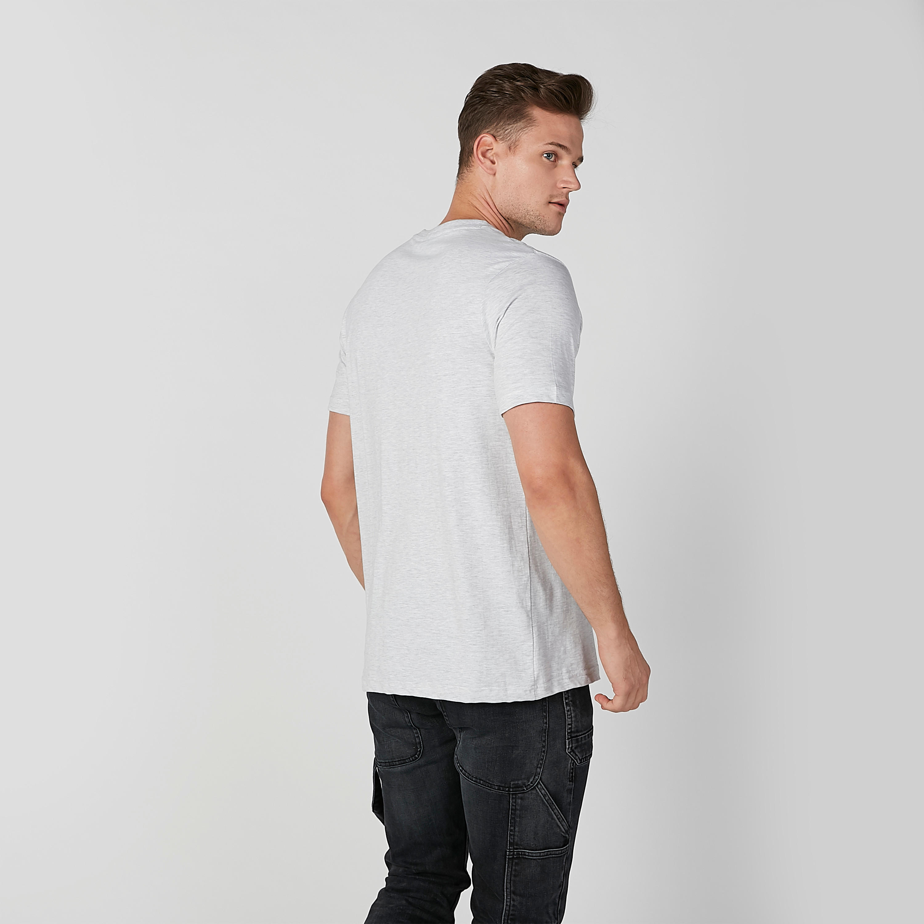 تيشيرت مستدام سليم بياقة ضيّقة وطبعات بوبوي -men-clothing-tshirtsandpolos-tshirts-image-3