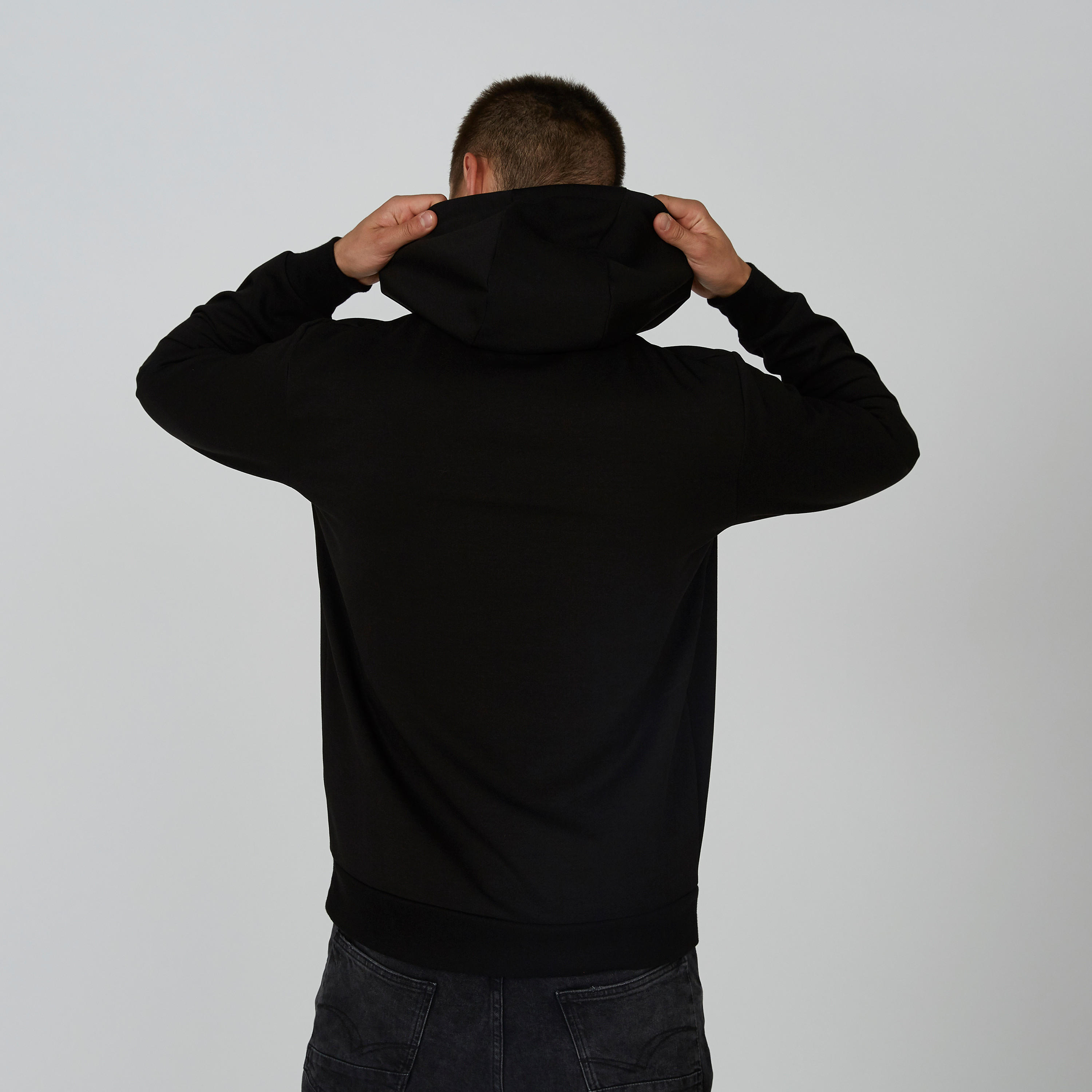سويت شيرت مستدام بطبعات باتمان وقبعة وطبعات وجيب كانجارو-men-winterwear-hoodiesandsweatshirts-image-3