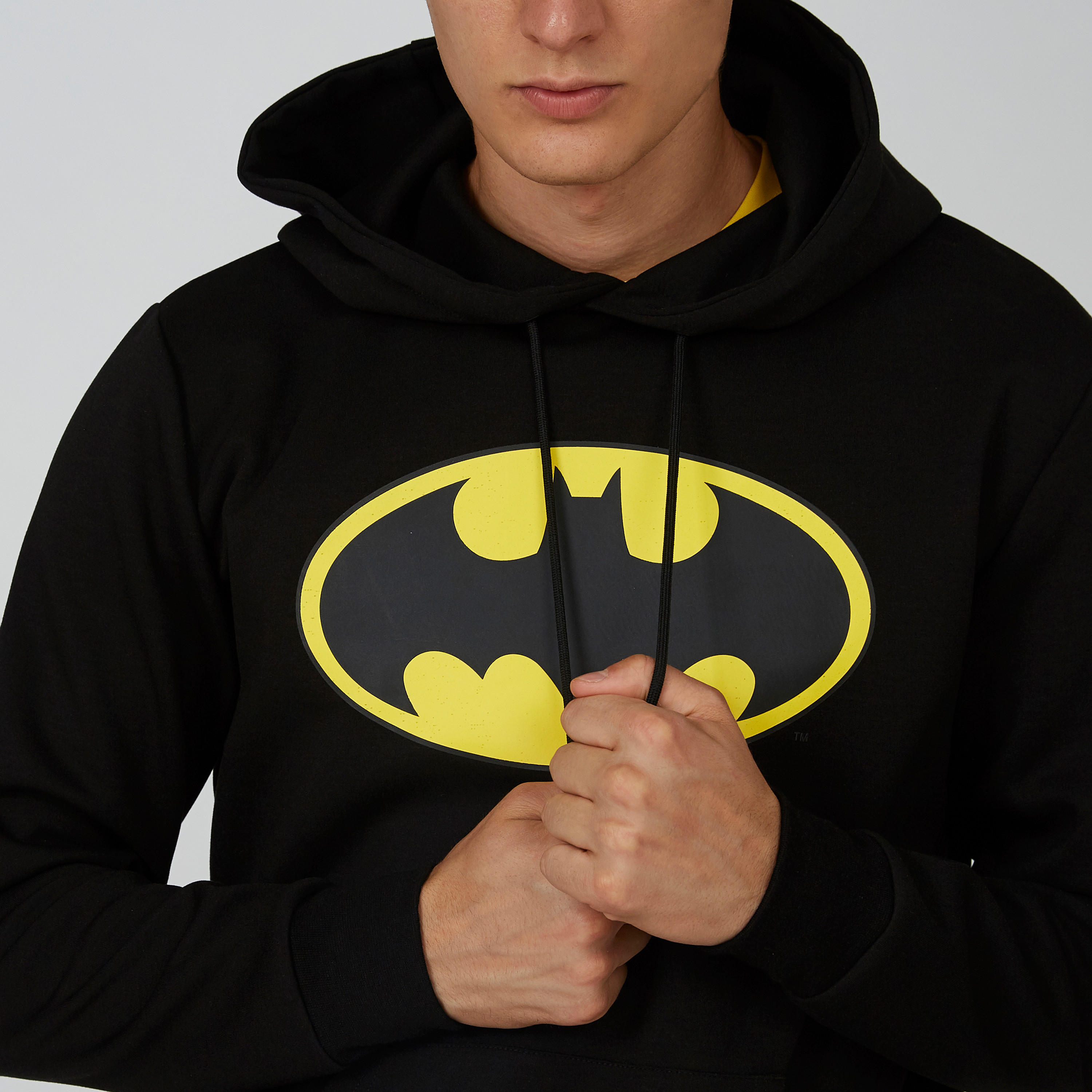 سويت شيرت مستدام بطبعات باتمان وقبعة وطبعات وجيب كانجارو-men-winterwear-hoodiesandsweatshirts-image-5
