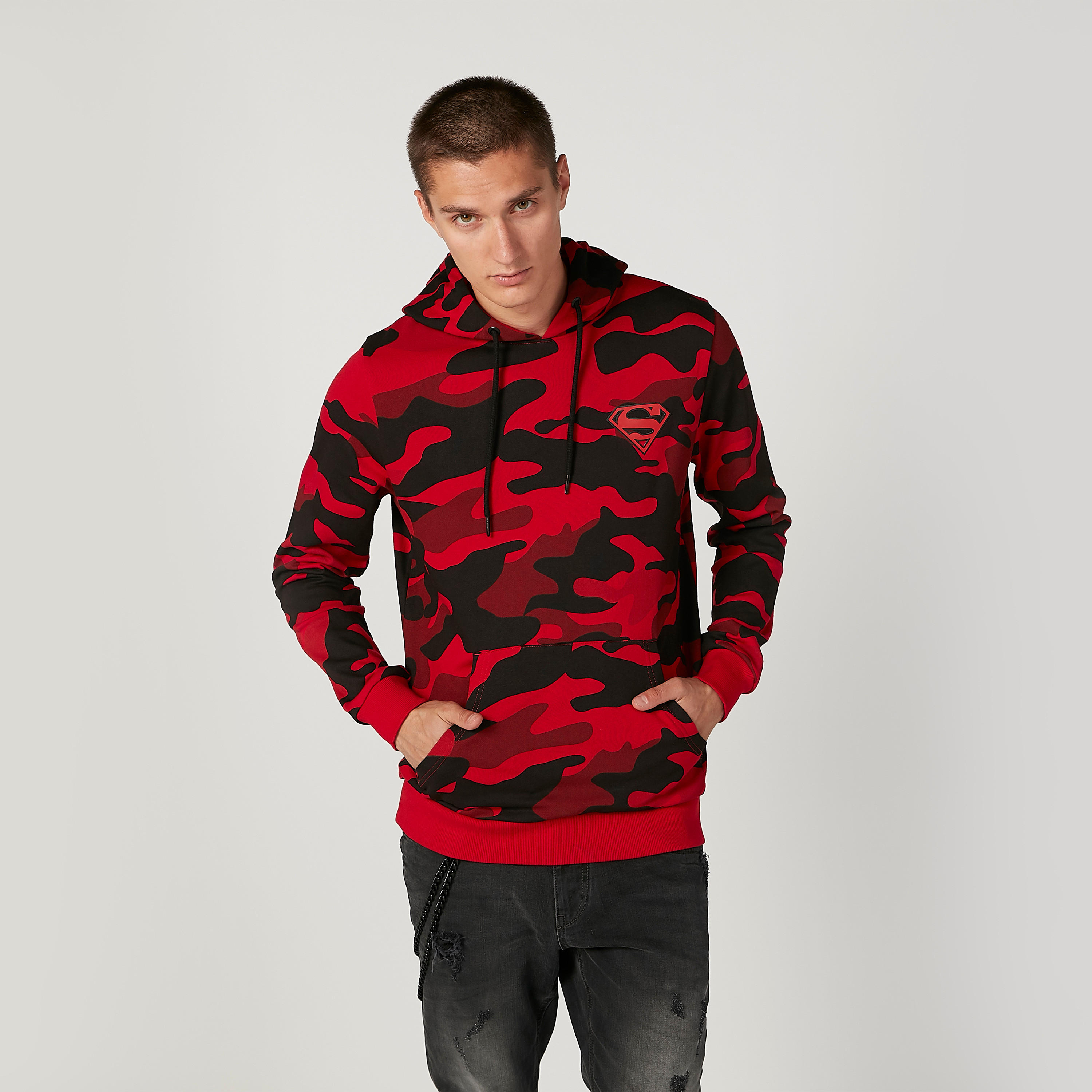 سويت شيرت مستدام بقبّعة وأكمام طويلة وطبعات سوبرمان -men-winterwear-hoodiesandsweatshirts-image-1