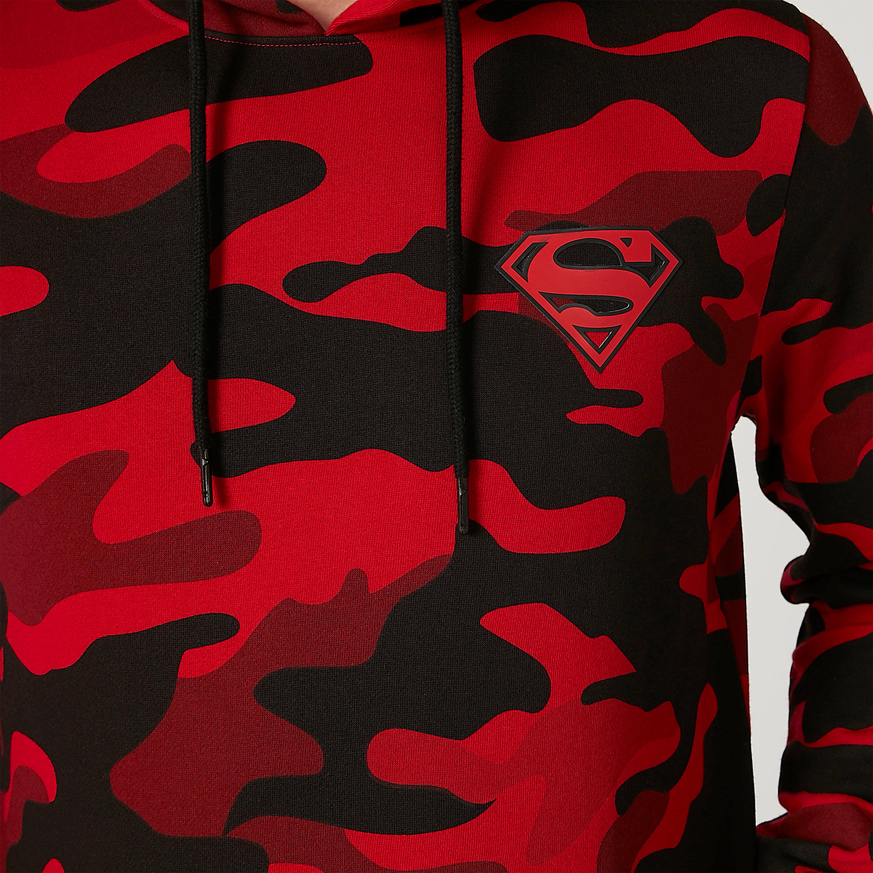 سويت شيرت مستدام بقبّعة وأكمام طويلة وطبعات سوبرمان -men-winterwear-hoodiesandsweatshirts-image-3