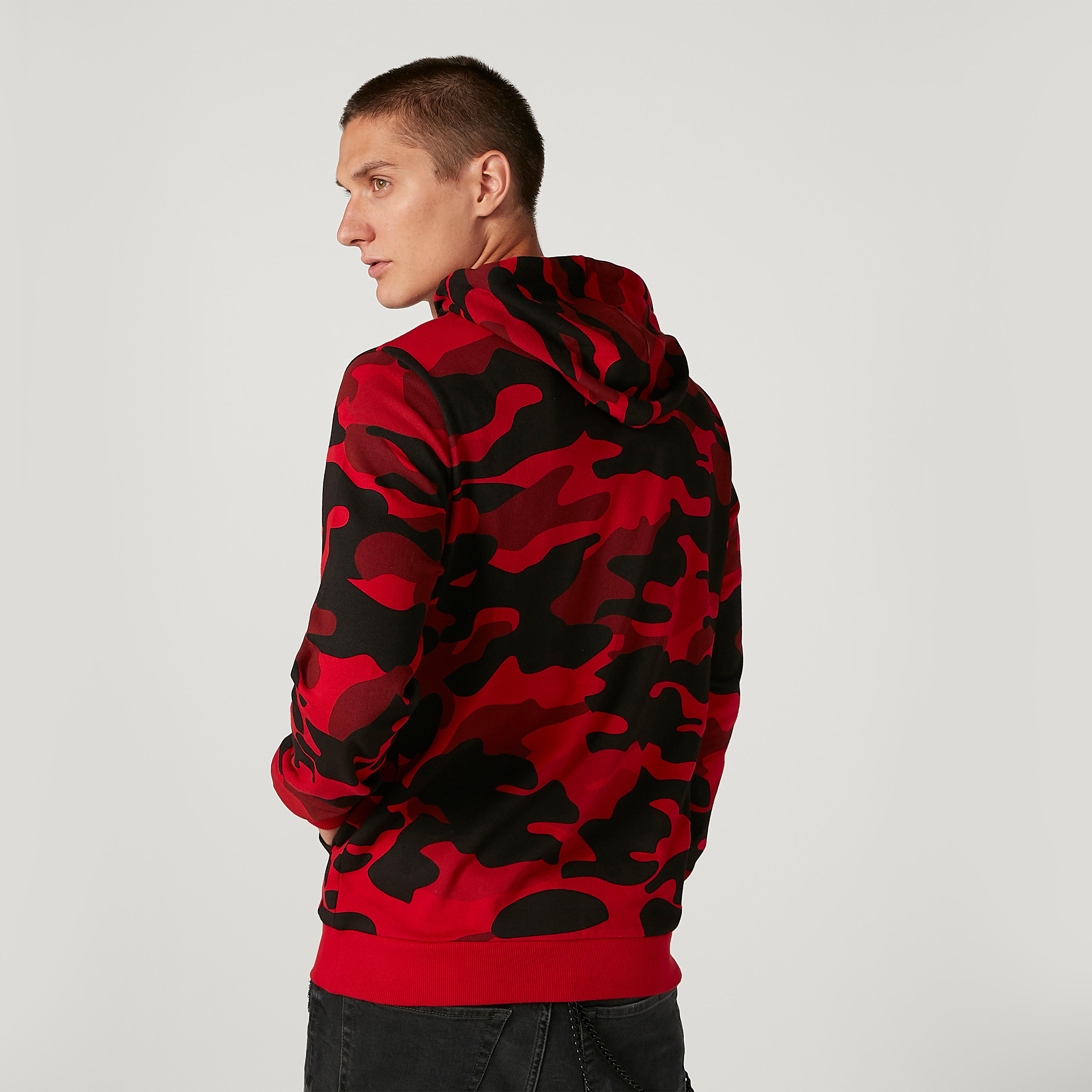 سويت شيرت مستدام بقبّعة وأكمام طويلة وطبعات سوبرمان -men-winterwear-hoodiesandsweatshirts-image-4