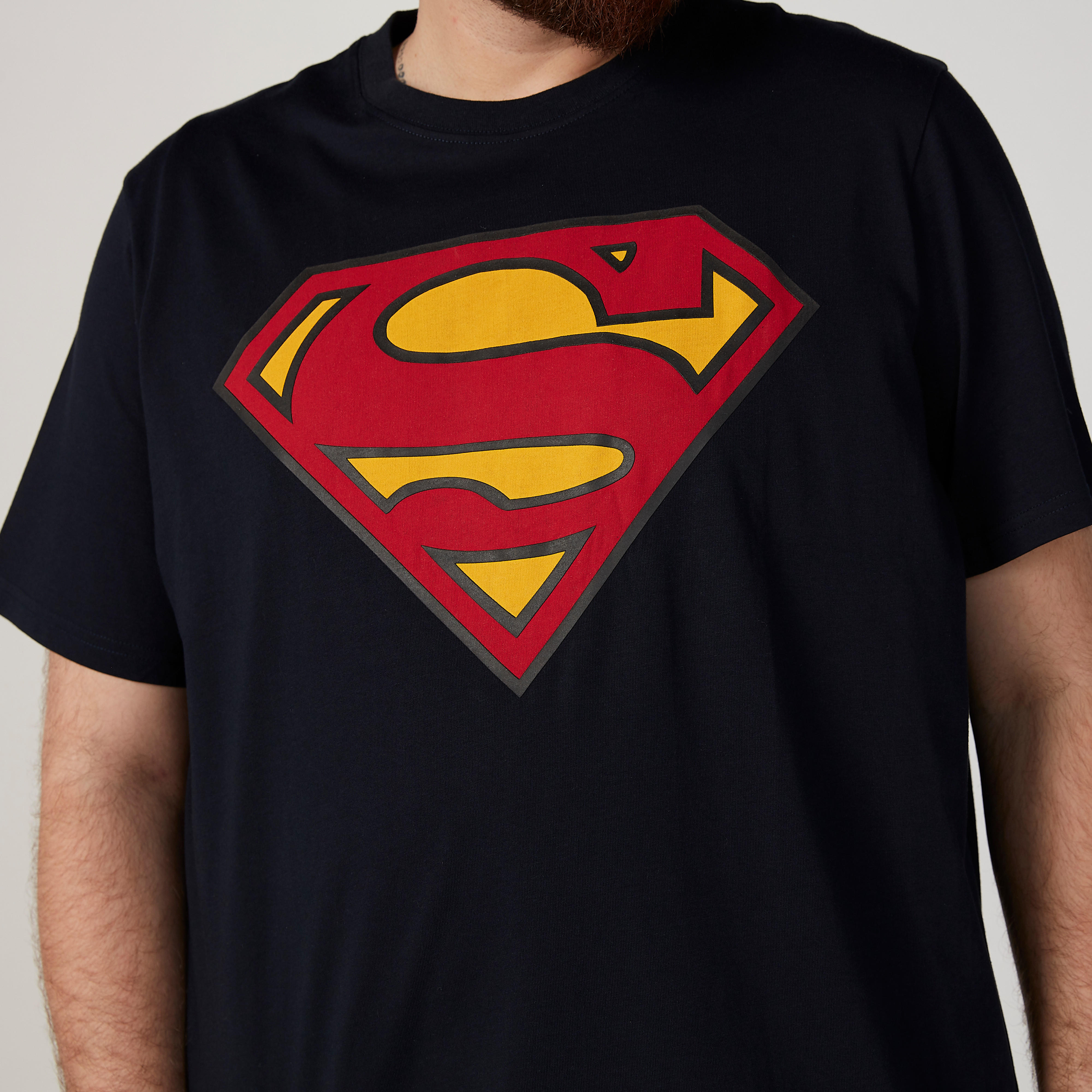 تيشيرت مستدام سليم فيت بياقة ضيّقة وطبعات سوبرمان -men-clothing-tshirtsandpolos-tshirts-image-3