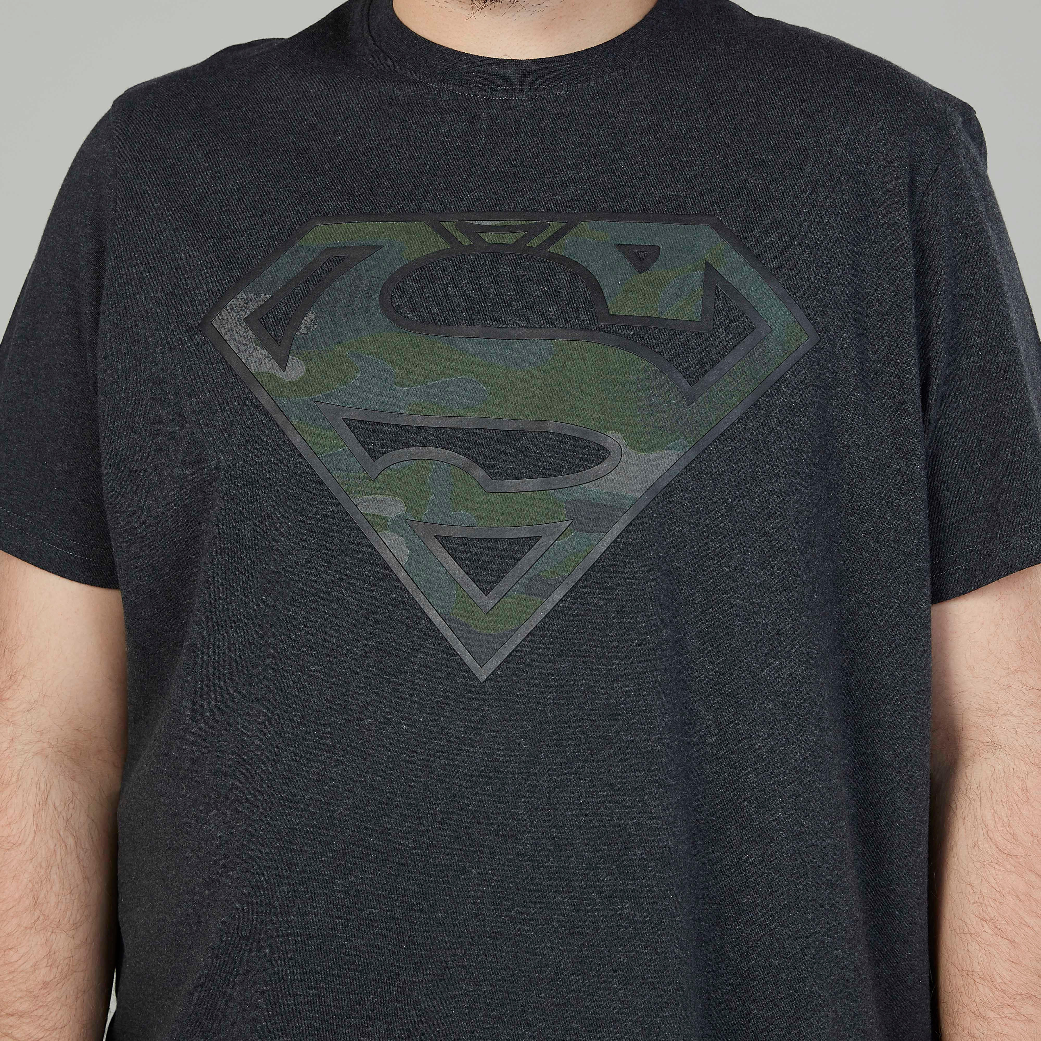 تيشيرت مستدام سليم فيت بياقة ضيّقة وطبعات سوبرمان -men-clothing-tshirtsandpolos-tshirts-image-3