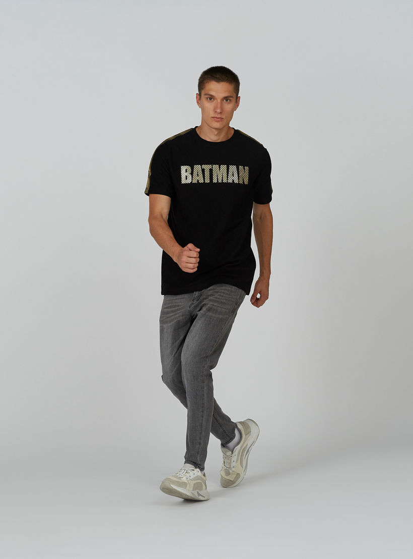 تيشيرت بياقة مستديرة وأكمام قصيرة وطبعات باتمان-men-clothing-tshirtsandpolos-tshirts-image-4