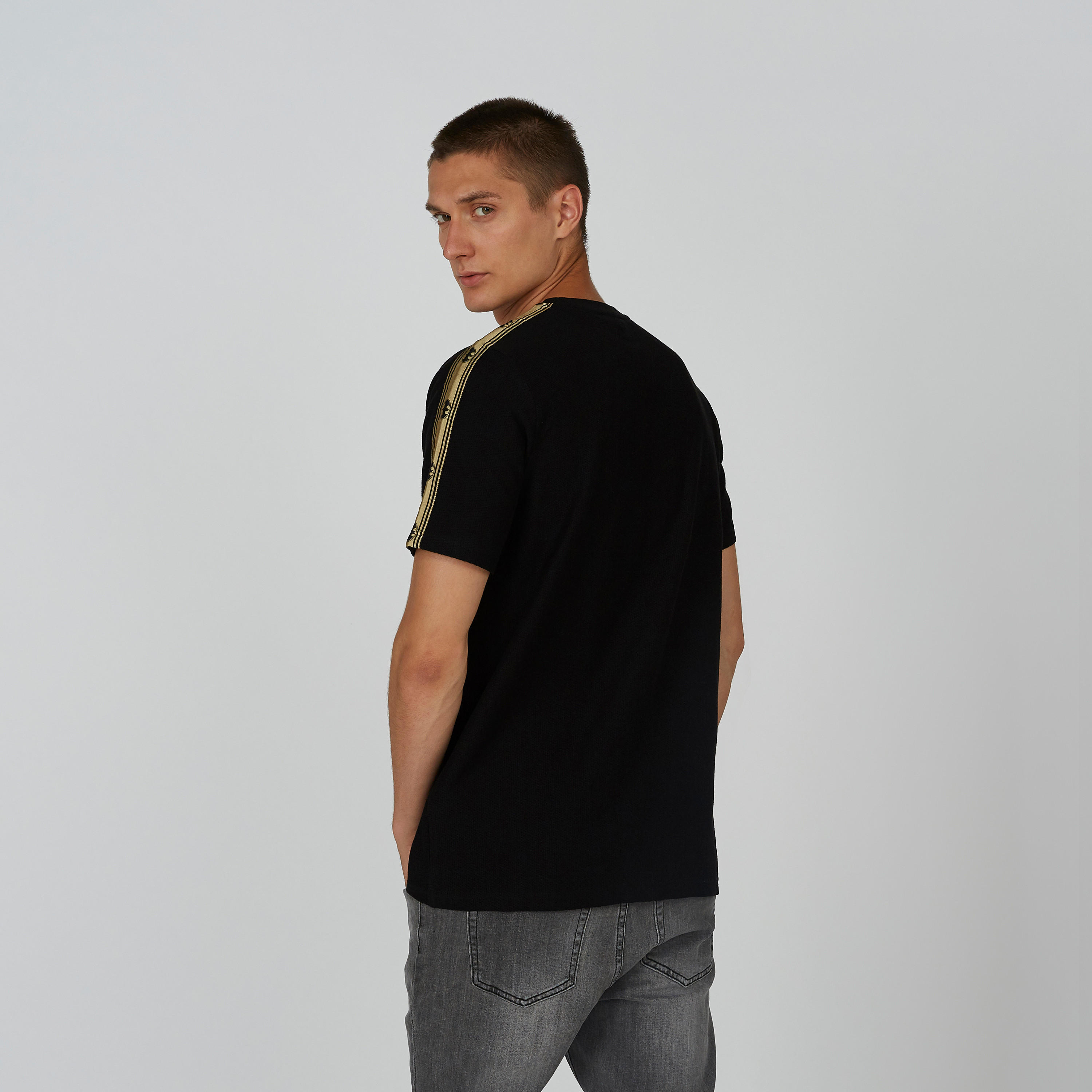 تيشيرت بياقة مستديرة وأكمام قصيرة وطبعات باتمان-men-clothing-tshirtsandpolos-tshirts-image-3