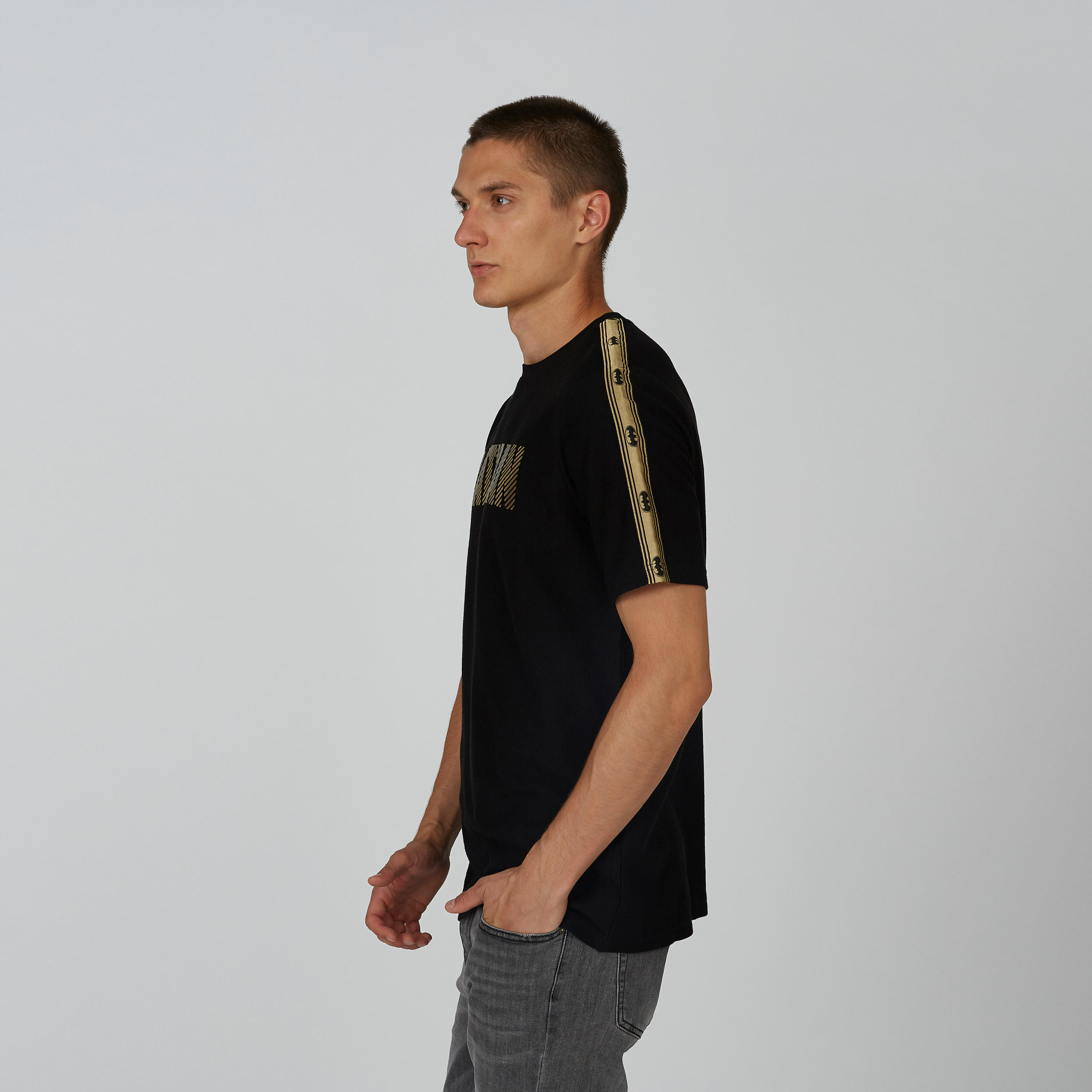 تيشيرت بياقة مستديرة وأكمام قصيرة وطبعات باتمان-men-clothing-tshirtsandpolos-tshirts-image-2