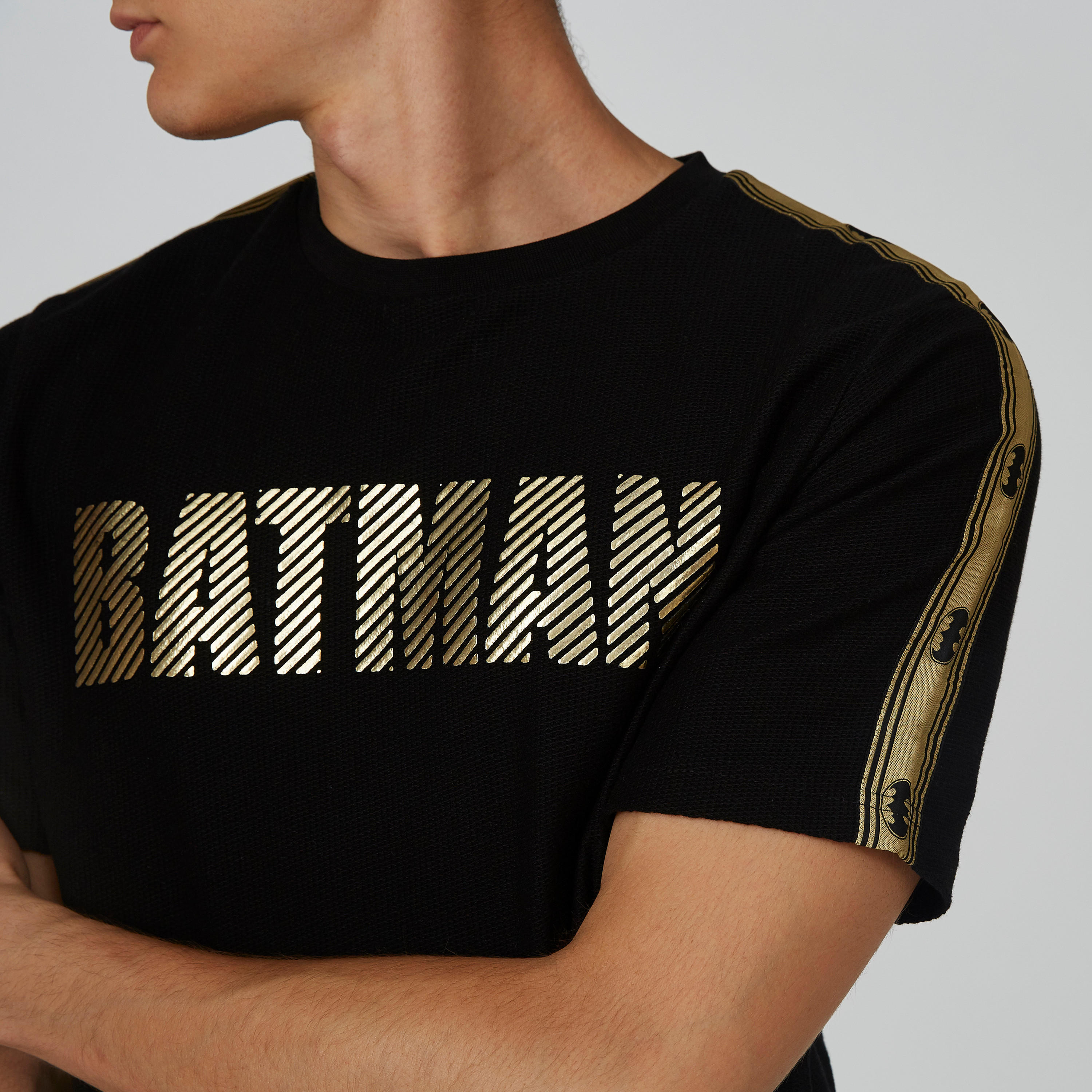 تيشيرت بياقة مستديرة وأكمام قصيرة وطبعات باتمان-men-clothing-tshirtsandpolos-tshirts-image-1