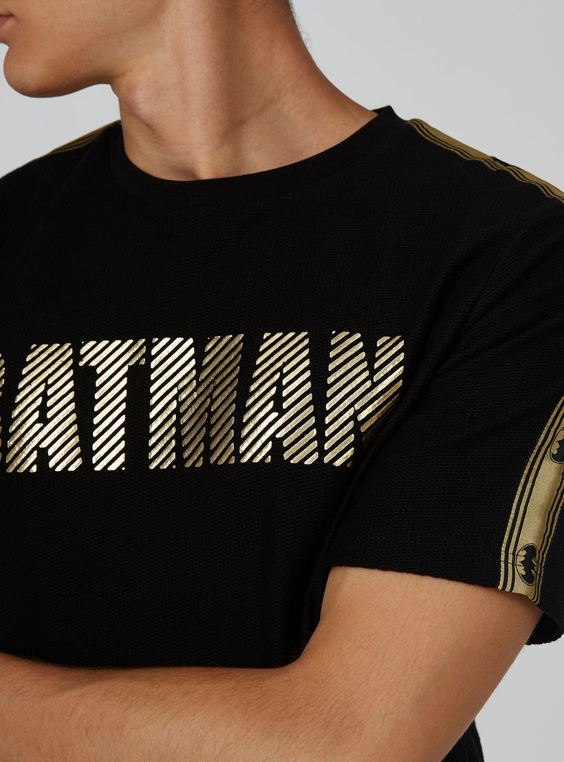 تيشيرت بياقة مستديرة وأكمام قصيرة وطبعات باتمان-men-clothing-tshirtsandpolos-tshirts-image-1