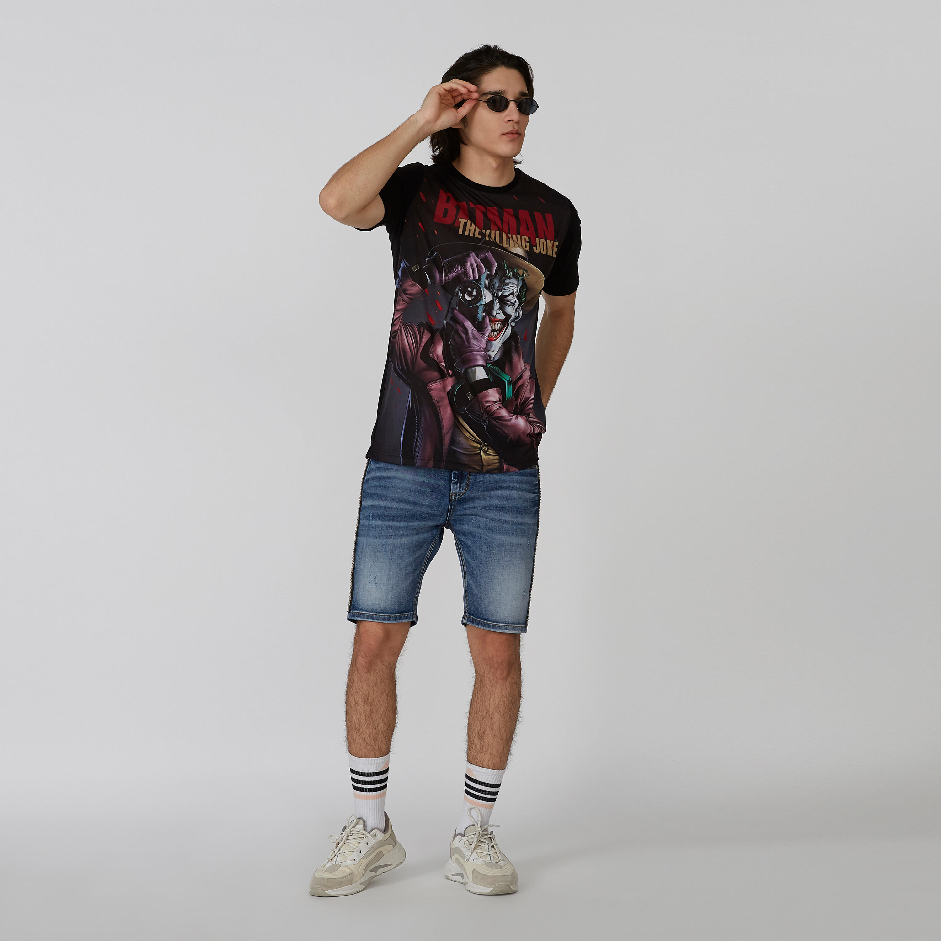 تيشيرت بياقة ضيّقة وأكمام قصيرة وطبعات باتمان-men-clothing-tshirtsandpolos-tshirts-image-5