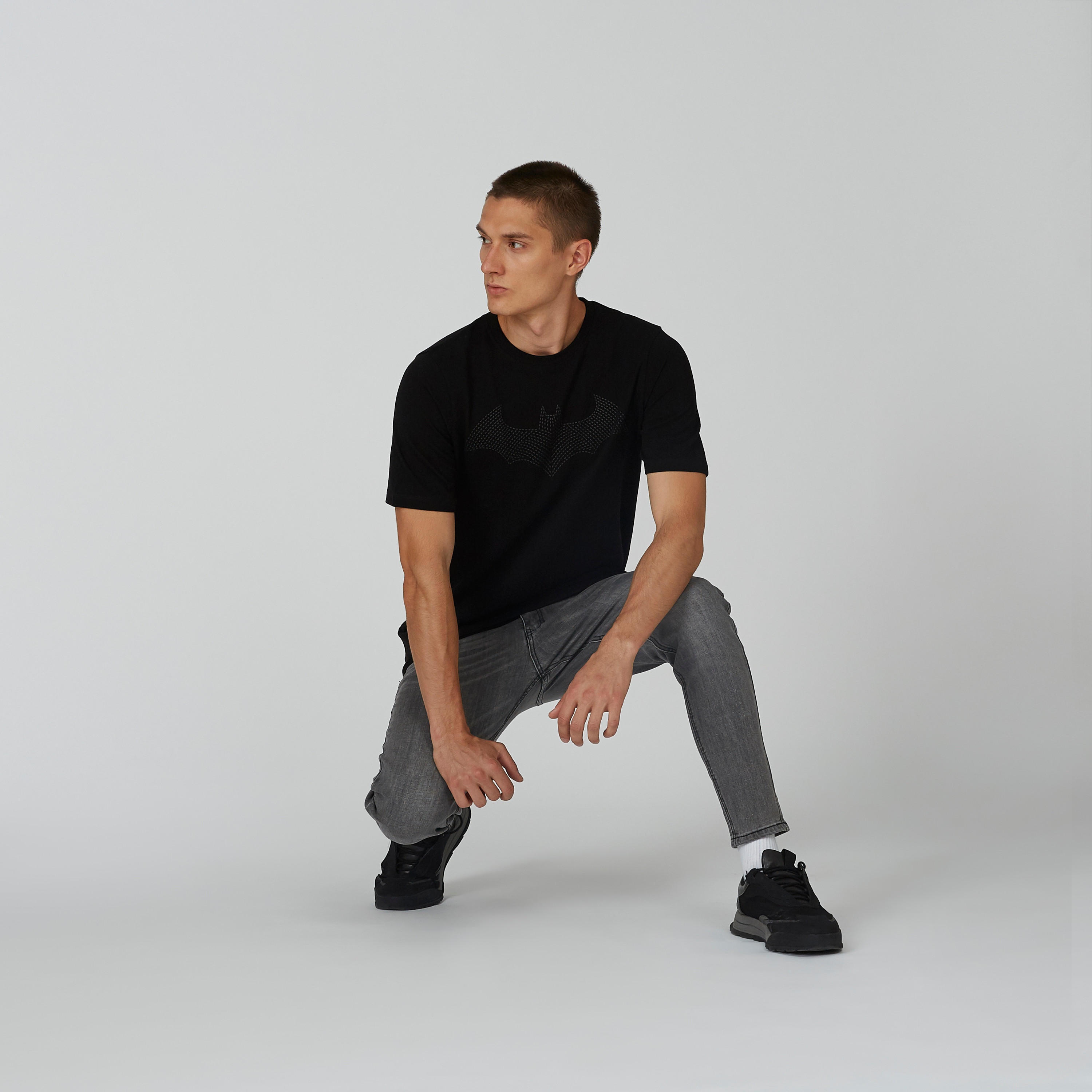 تيشيرت بياقة مستديرة وأكمام قصيرة وطبعات باتمان-men-clothing-tshirtsandpolos-tshirts-image-2