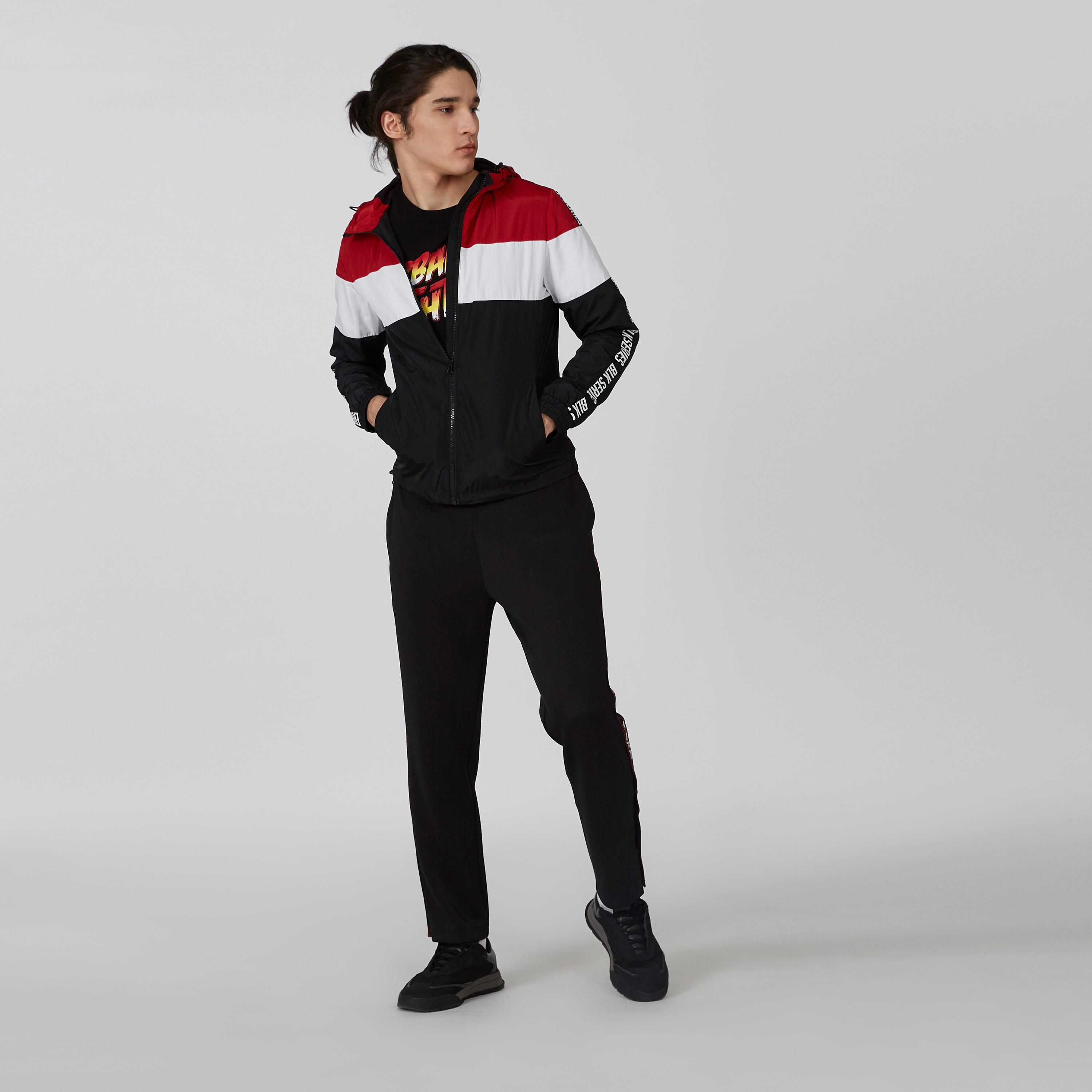 تيشيرت بياقة مستديرة وأكمام قصيرة وطبعات-men-clothing-tshirtsandpolos-tshirts-image-1