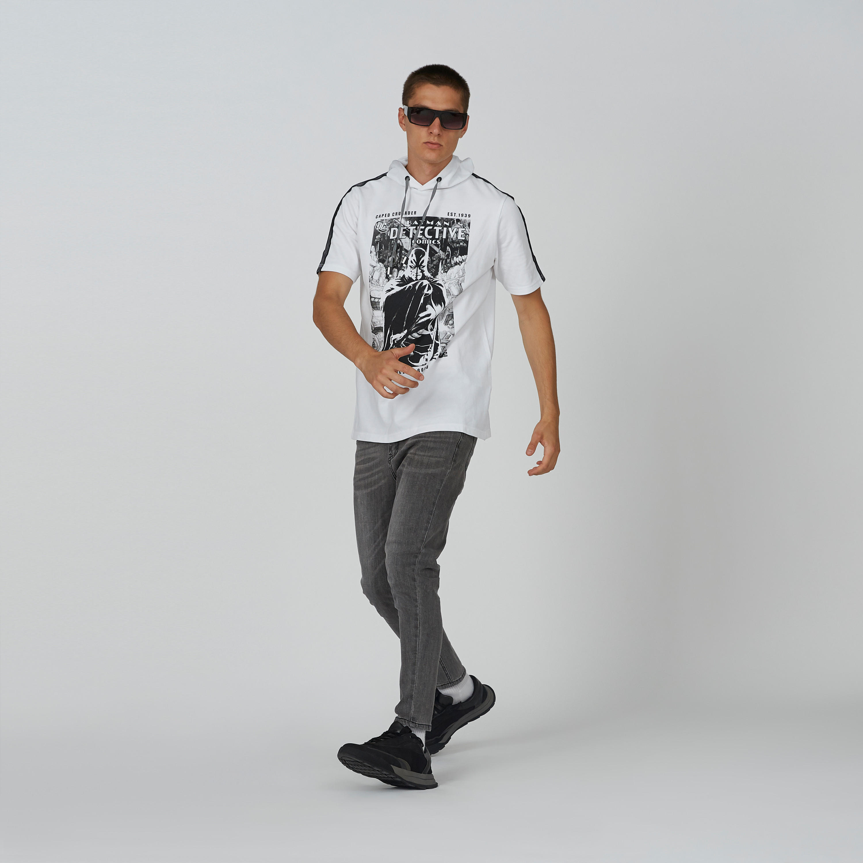 تيشيرت بأكمام قصيرة وقبعة وطبعات باتمان-men-clothing-tshirtsandpolos-tshirts-image-2