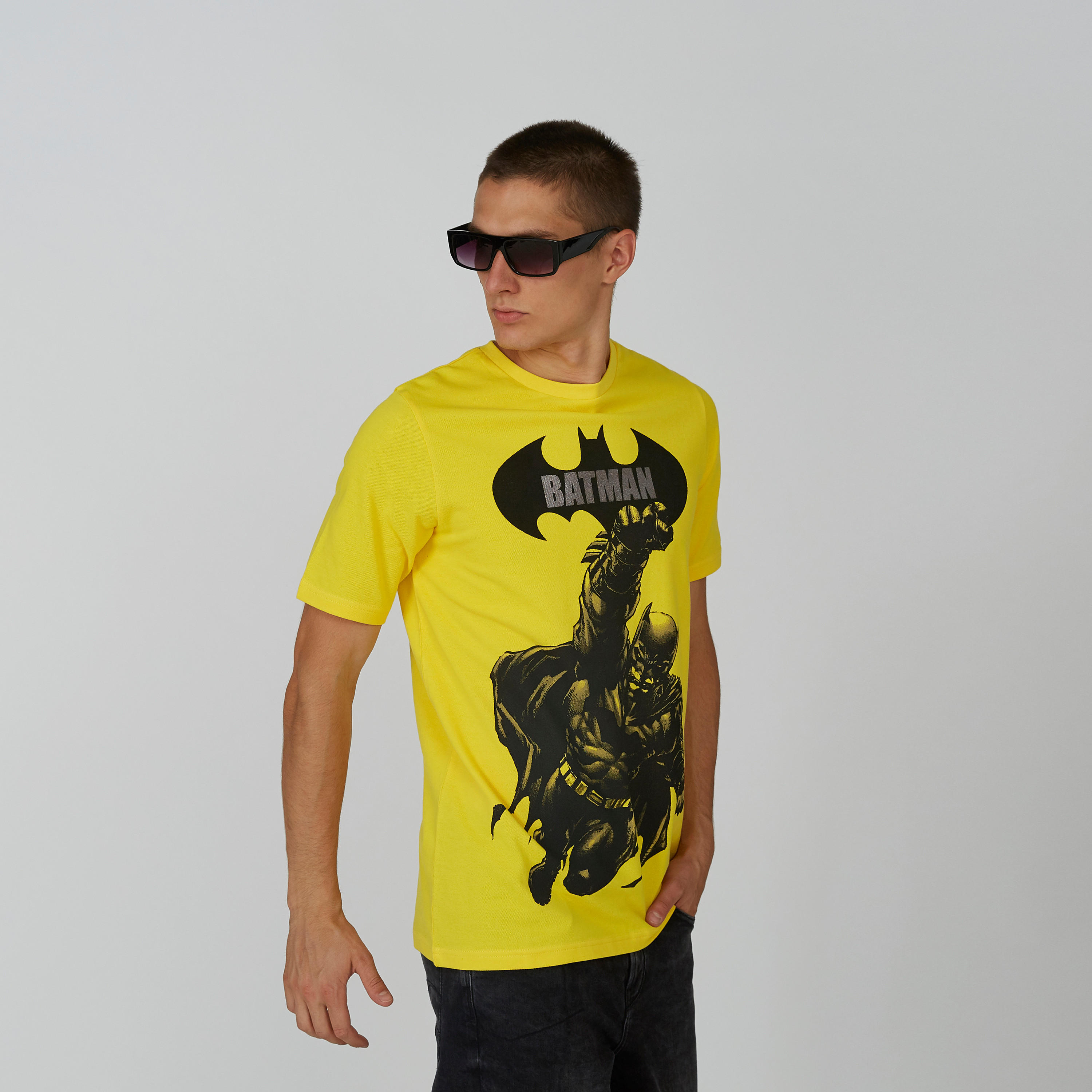 تيشيرت بياقة ضيّقة وأكمام قصيرة وطبعات باتمان-men-clothing-tshirtsandpolos-tshirts-image-4